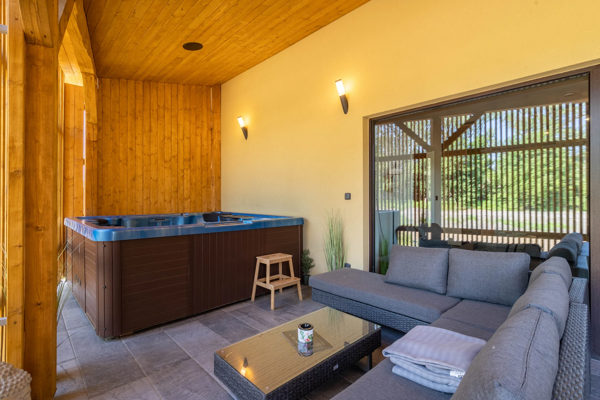 Designově zařízený dům s wellness jen pro vás: 2 ložnice, vířivka, sauna a kapacita až 6 osob