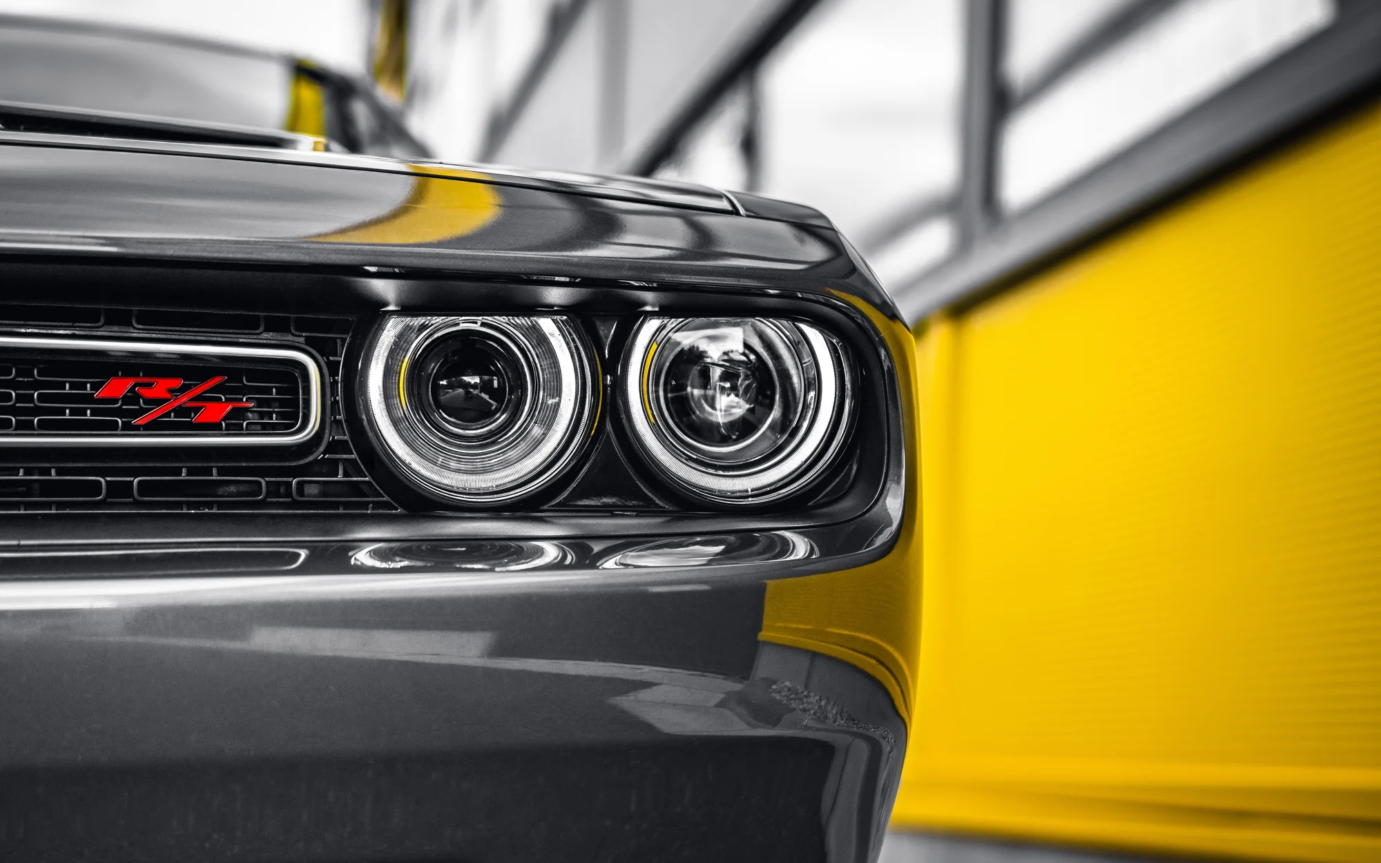 Nabušený Dodge Challenger s výkonem 375 koní: spolujízda, řízení i zapůjčení