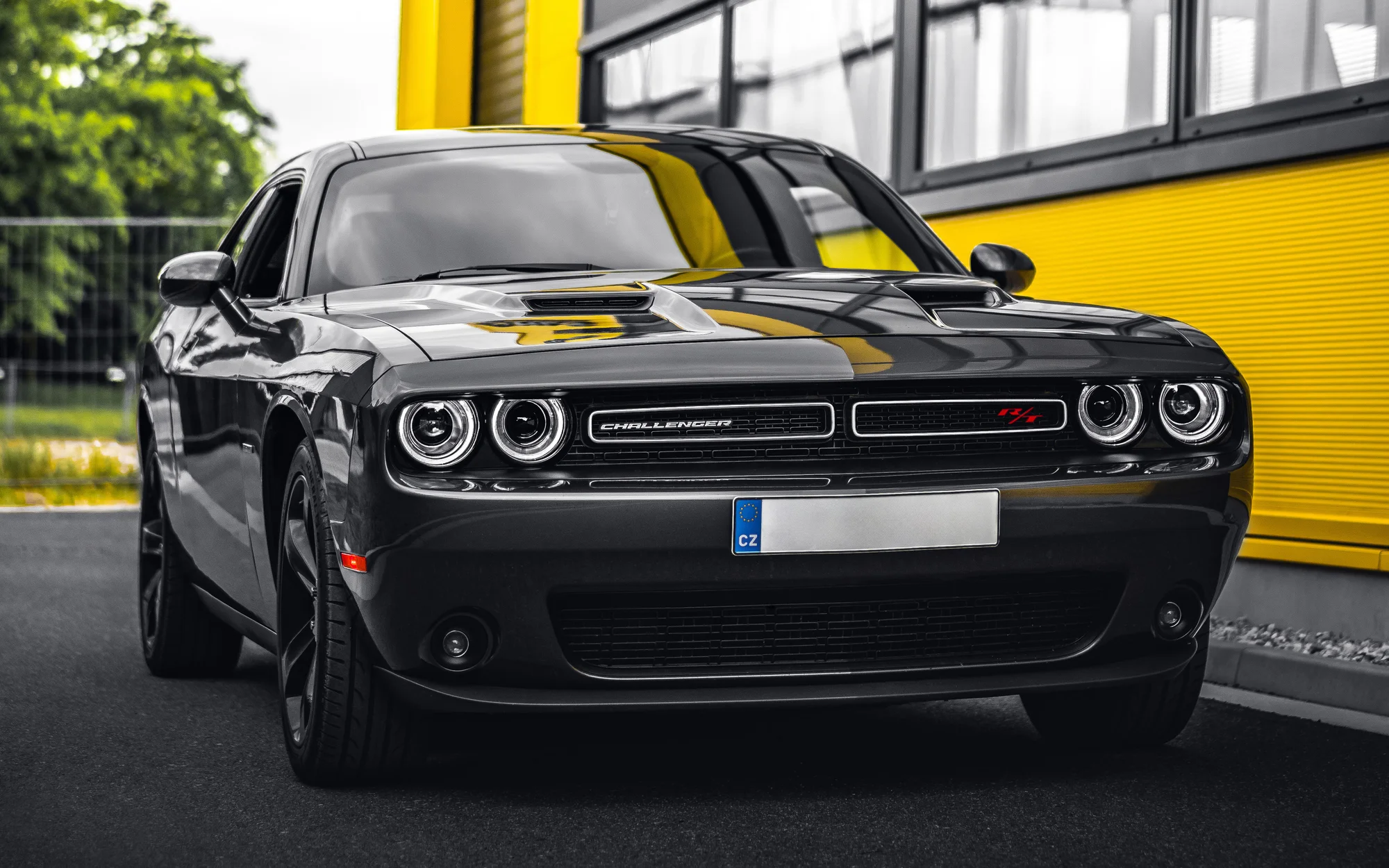 Nabušený Dodge Challenger s výkonem 375 koní: spolujízda, řízení i zapůjčení