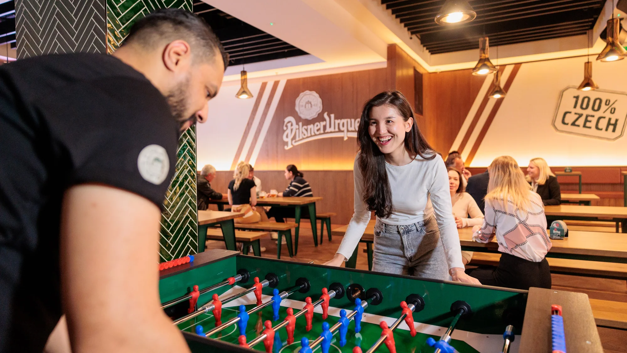 Zažijte příběh piva všemi smysly: interaktivní expozice Pilsner Urquell Experience v Praze