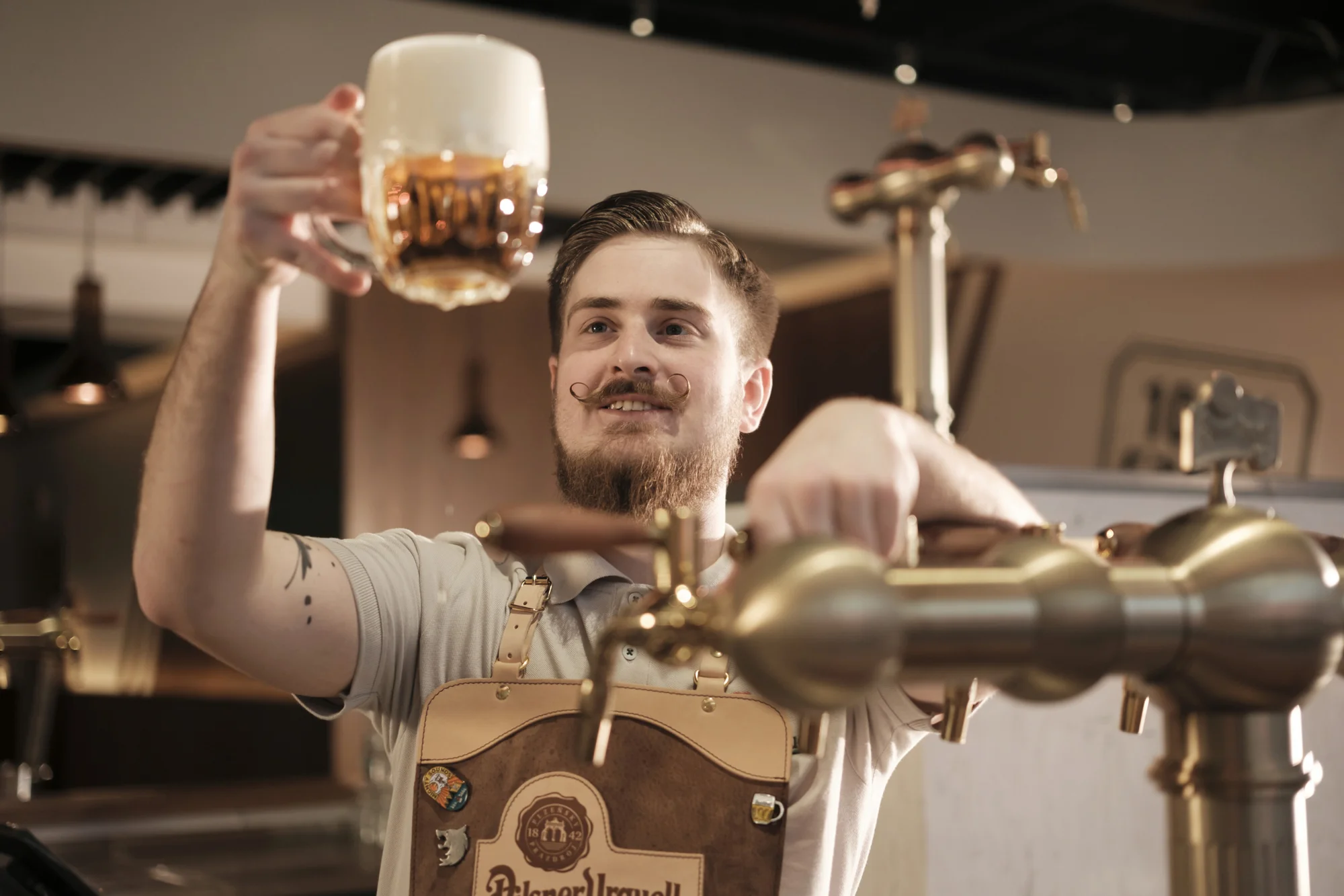 Zažijte příběh piva všemi smysly: interaktivní expozice Pilsner Urquell Experience v Praze