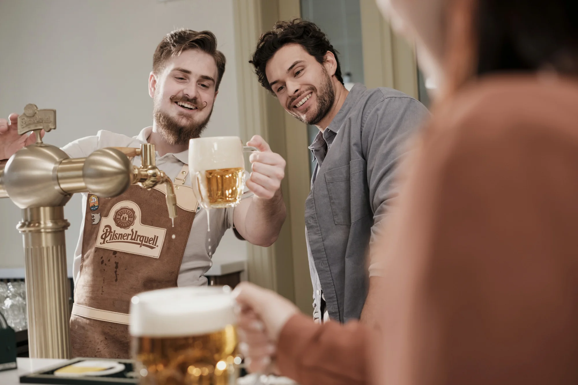 Staňte se mistrem výčepu: škola čepování v Pilsner Urquell Experience v Praze