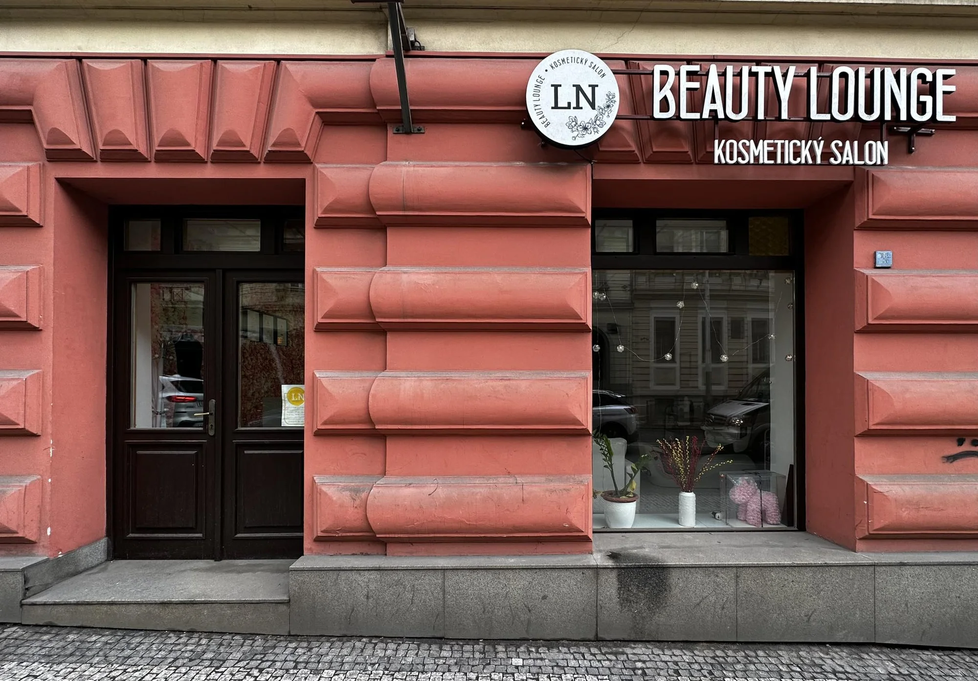 Klasická manikúra s lakováním gel lakem či Shellacem