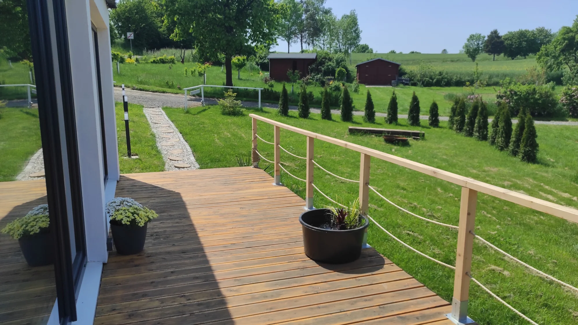 Designový tiny house v přírodě poblíž Olomouce až pro 4 osoby: americký styl, zahrada, bazén, sauna, masáže, koupací sud