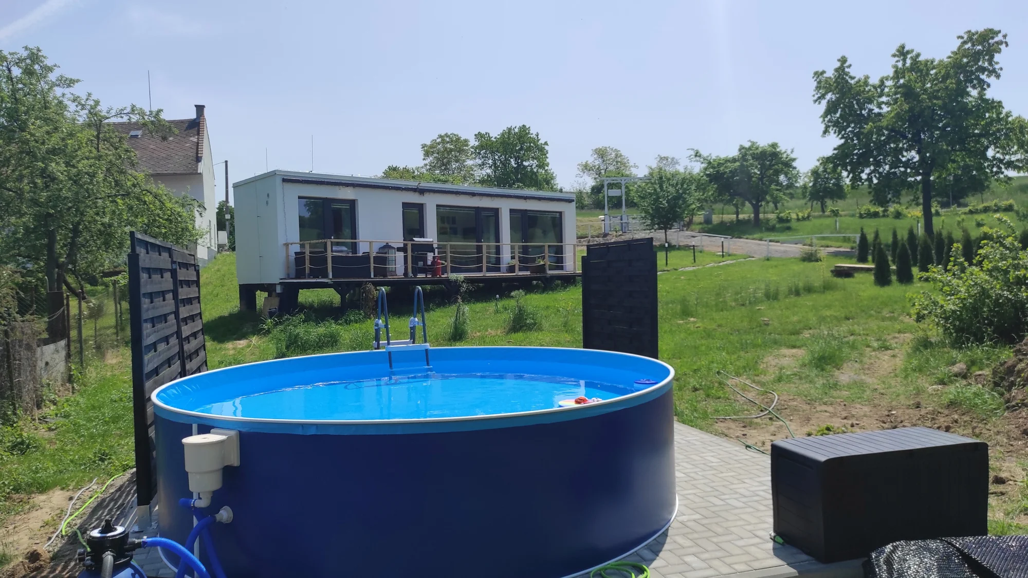 Relax ve stylové americké chatě poblíž Olomouce až pro 4 osoby: snídaně, vířivý koupací sud