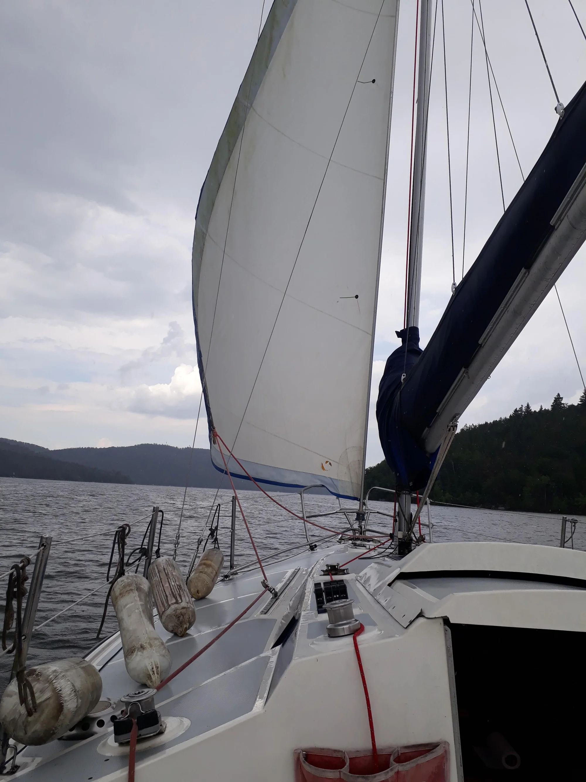 3hod. plavba jachtou s kapitánem na Orlíku vč. zapůjčení paddleboardů i privátní pronájem