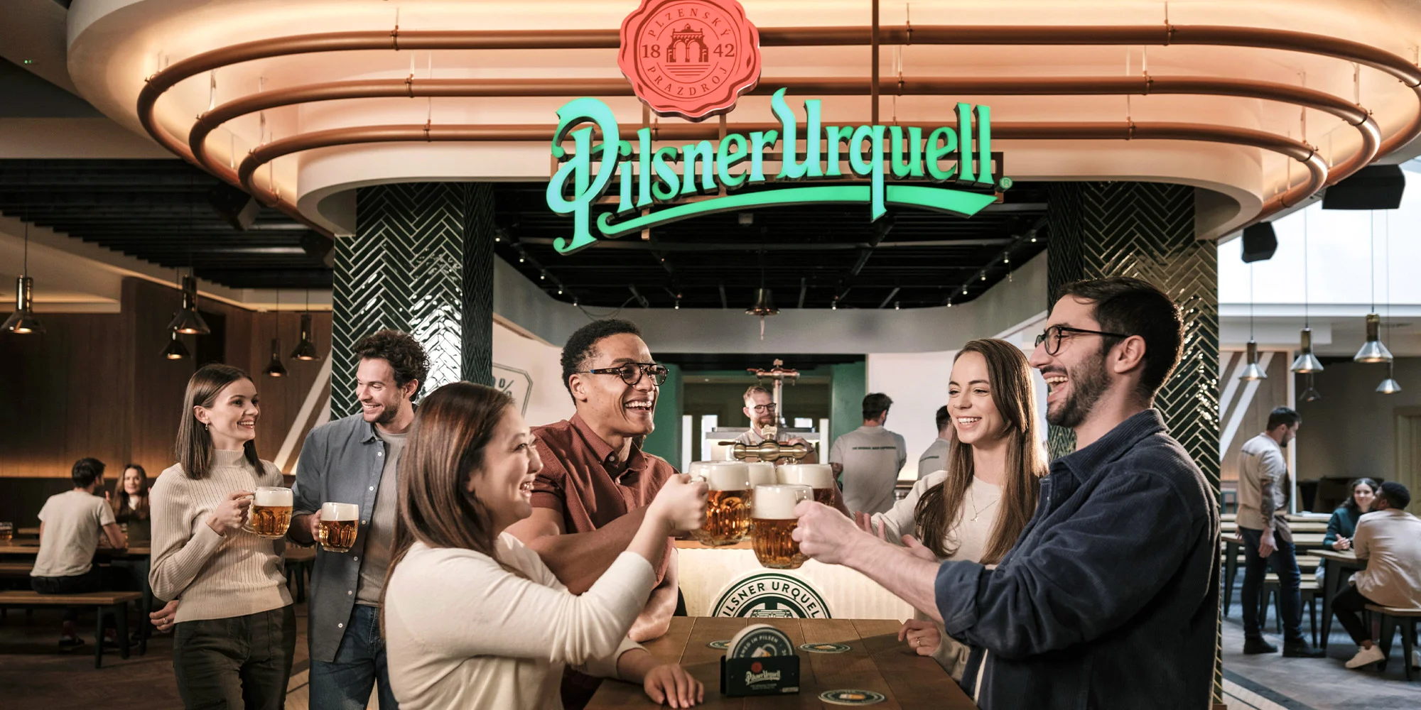 Zažijte příběh piva všemi smysly: interaktivní expozice Pilsner Urquell Experience v Praze