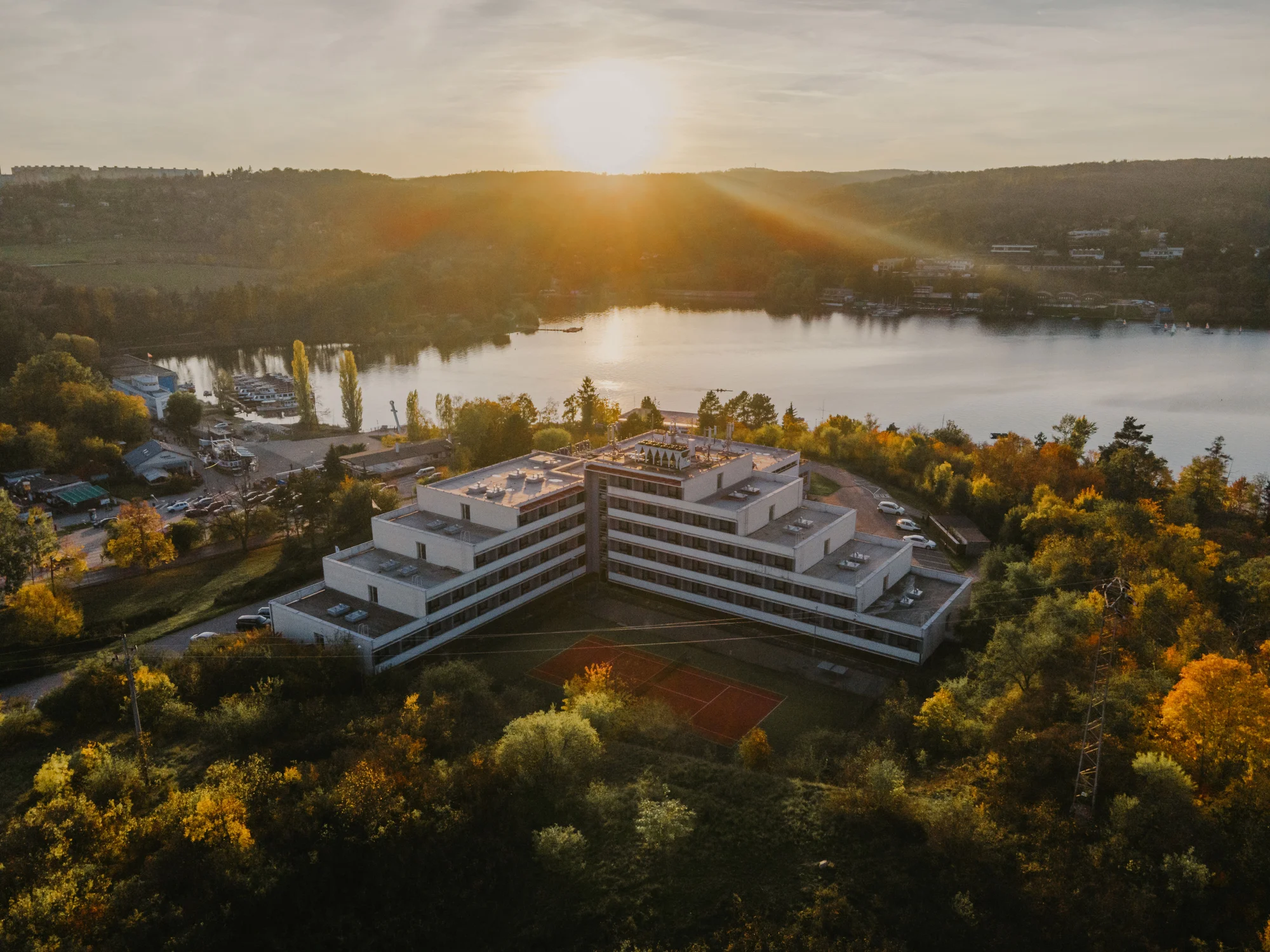 4* hotel u Brněnské přehrady: pokoj Deluxe, snídaně nebo polopenze a wellness
