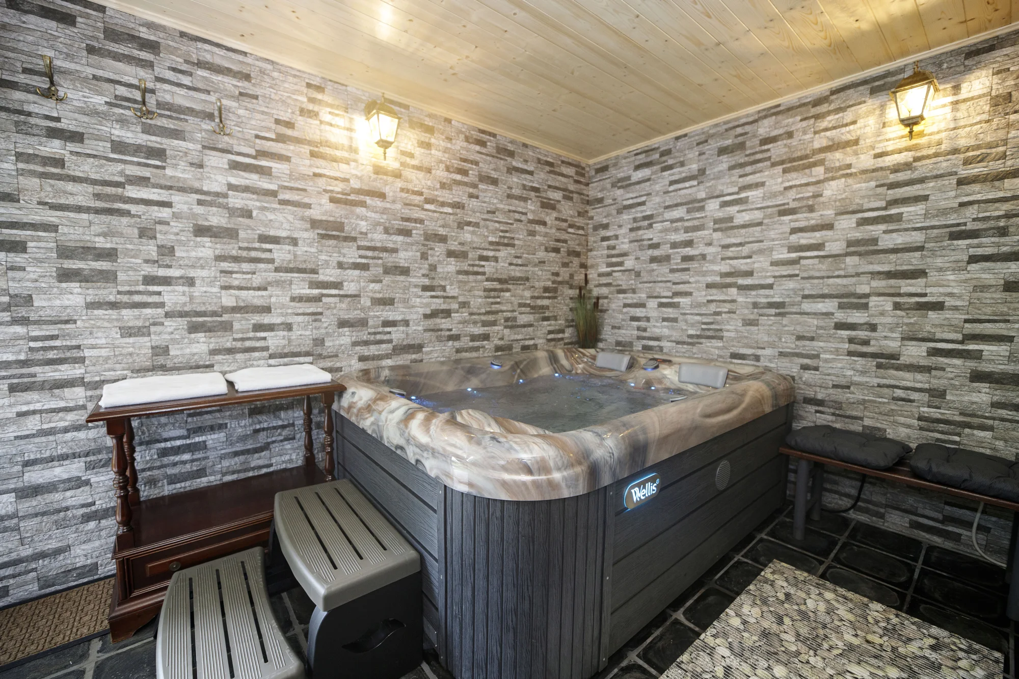Privátní wellness a kachní prsa nebo lovecké menu v historickém letohrádku pro 2 osoby