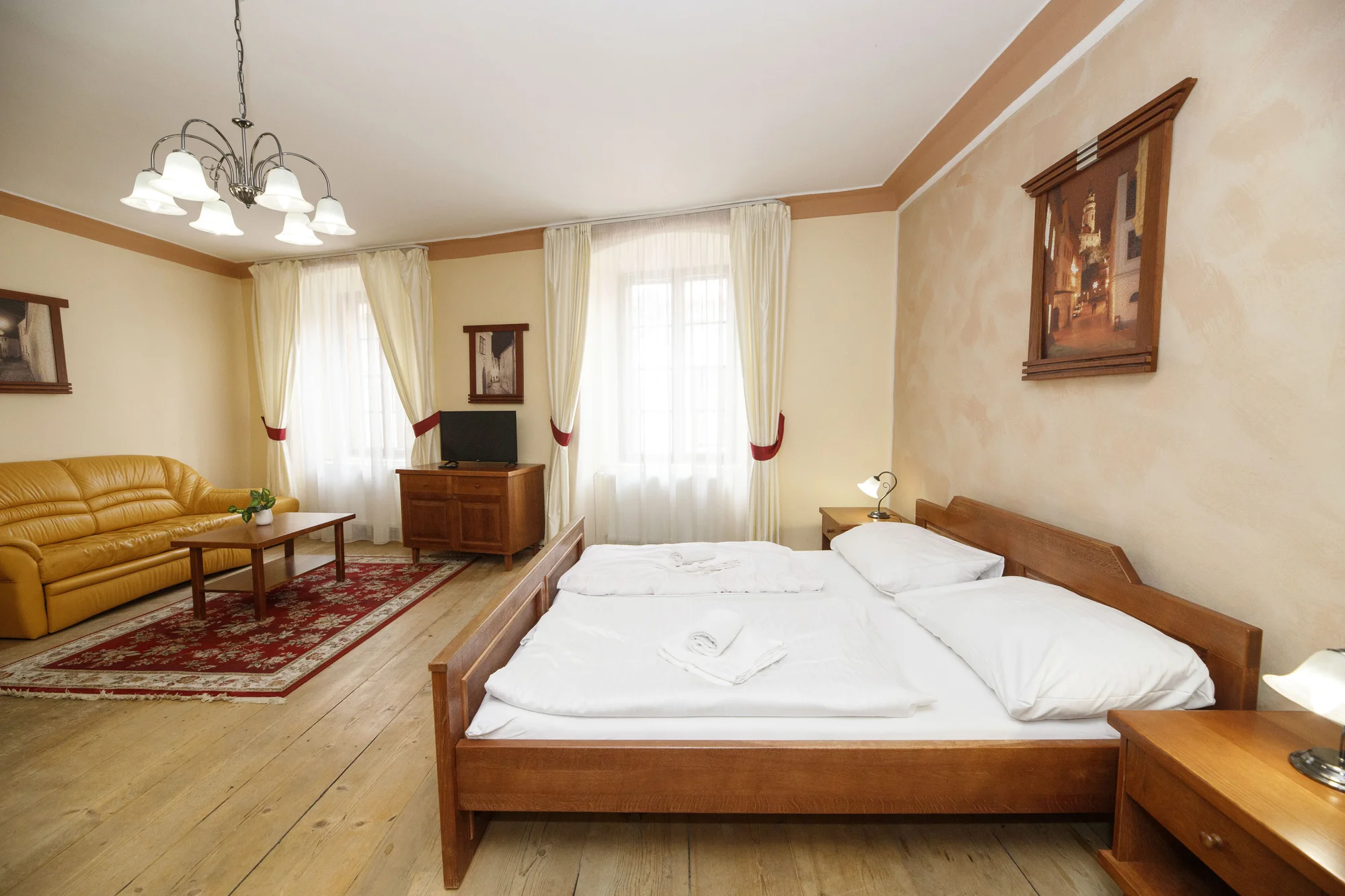Pobyt se snídaní a lahví vína v srdci Českého Krumlova: pokoj nebo apartmán až pro 5 osob