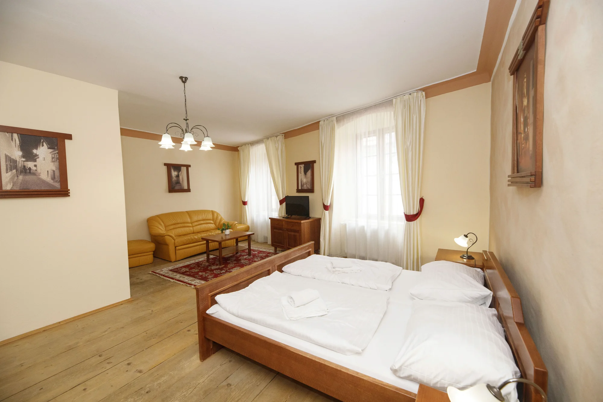 Pobyt se snídaní a lahví vína v srdci Českého Krumlova: pokoj nebo apartmán až pro 5 osob