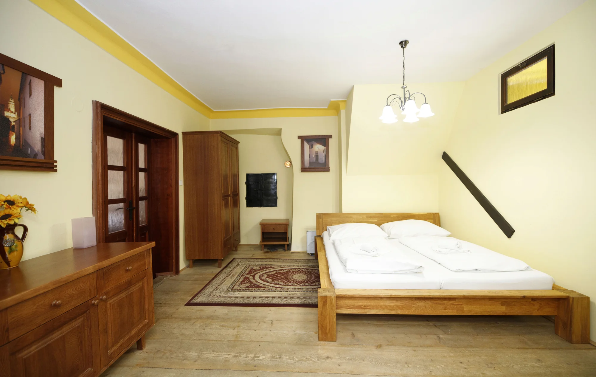 Pobyt se snídaní a lahví vína v srdci Českého Krumlova: pokoj nebo apartmán až pro 5 osob