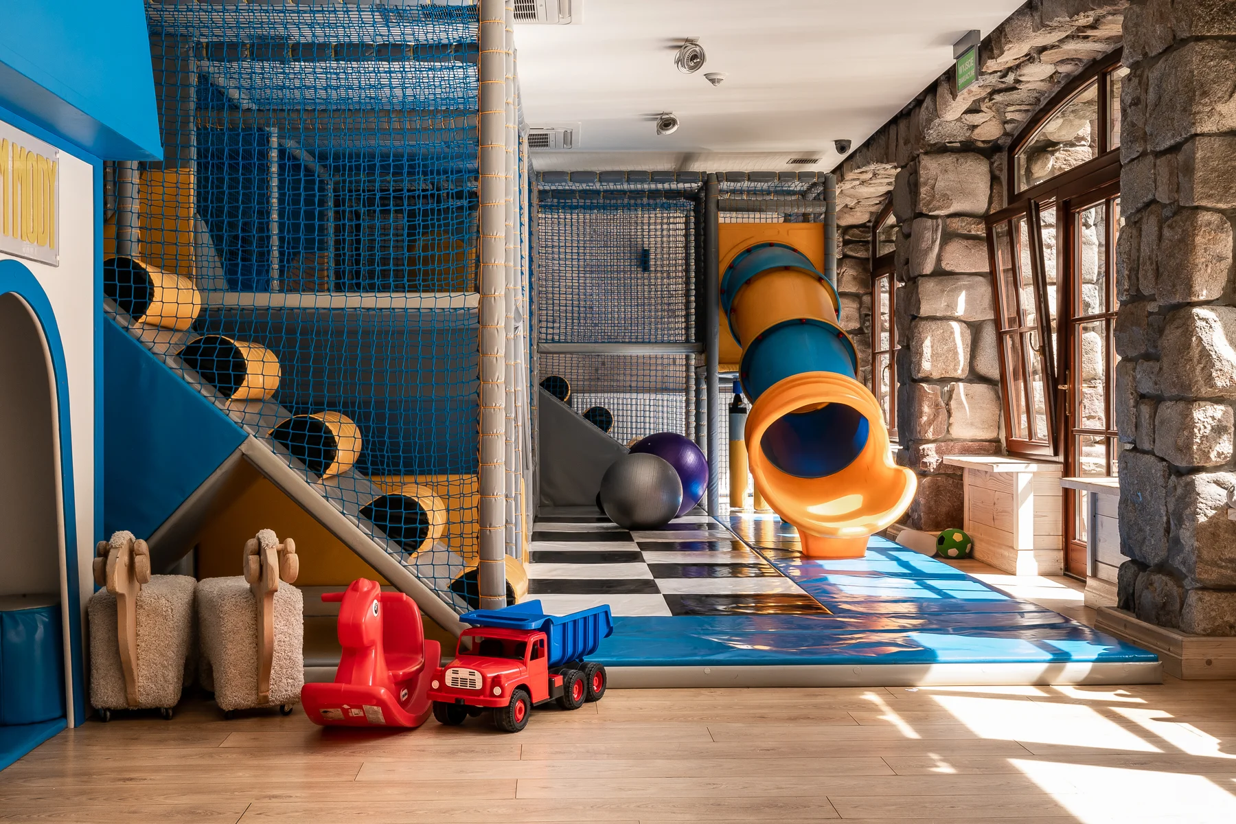 Luxusní 5* hotel v centru Zakopaného: neomezený wellness se saunami i vířivkami, polopenze