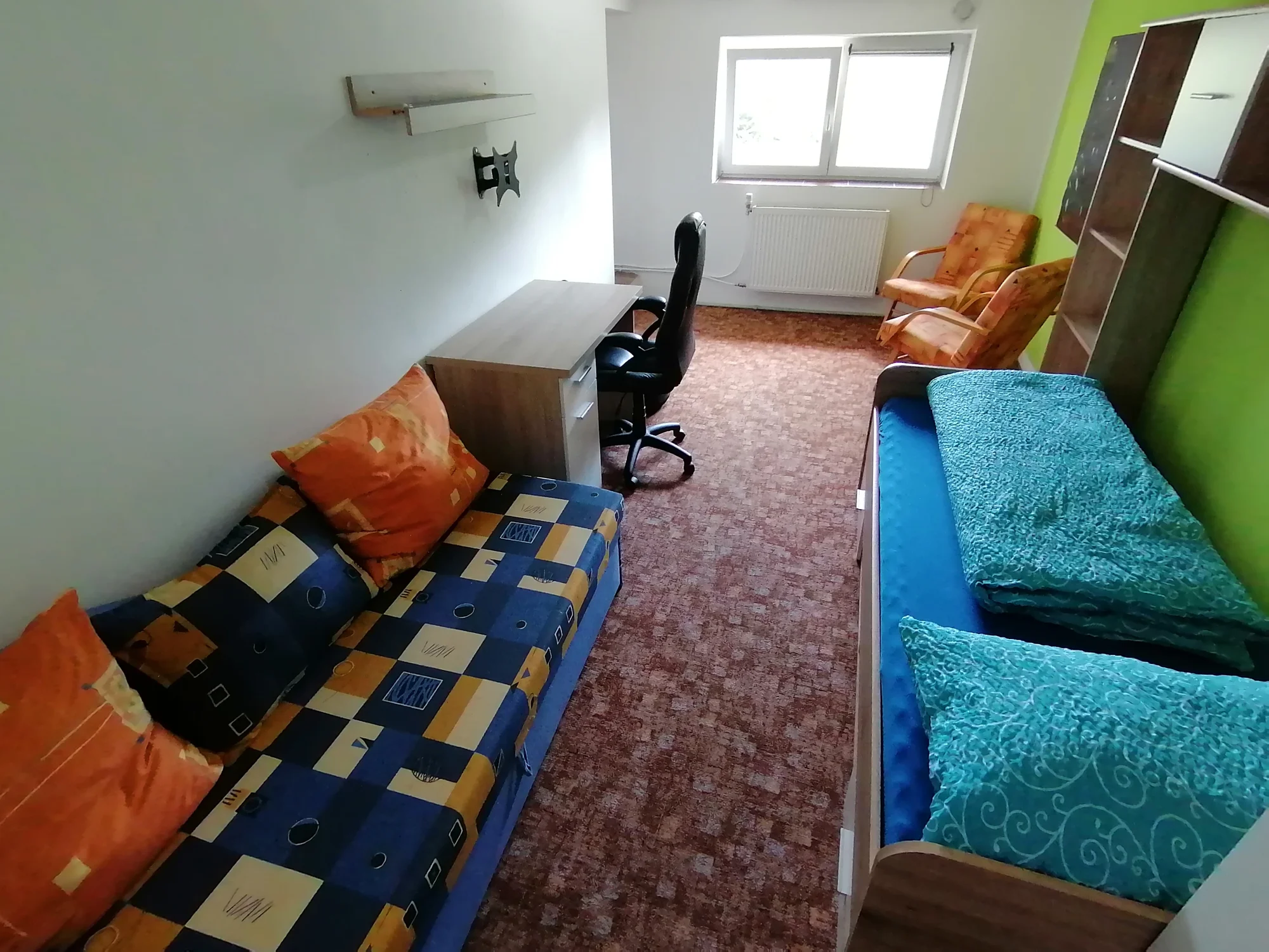 Pronájem rekreační chaty v Hořicích na Šumavě: až 6 osob, kuchyňka, gril i ohniště, hřiště s trampolínou