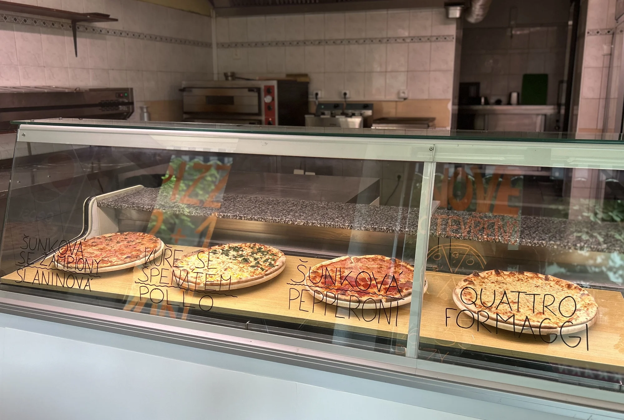 Vymazlený burger nebo pizza dle výběru a nápoj k zaplnění jednoho i dvou vyhládlých a žíznivých žaludků