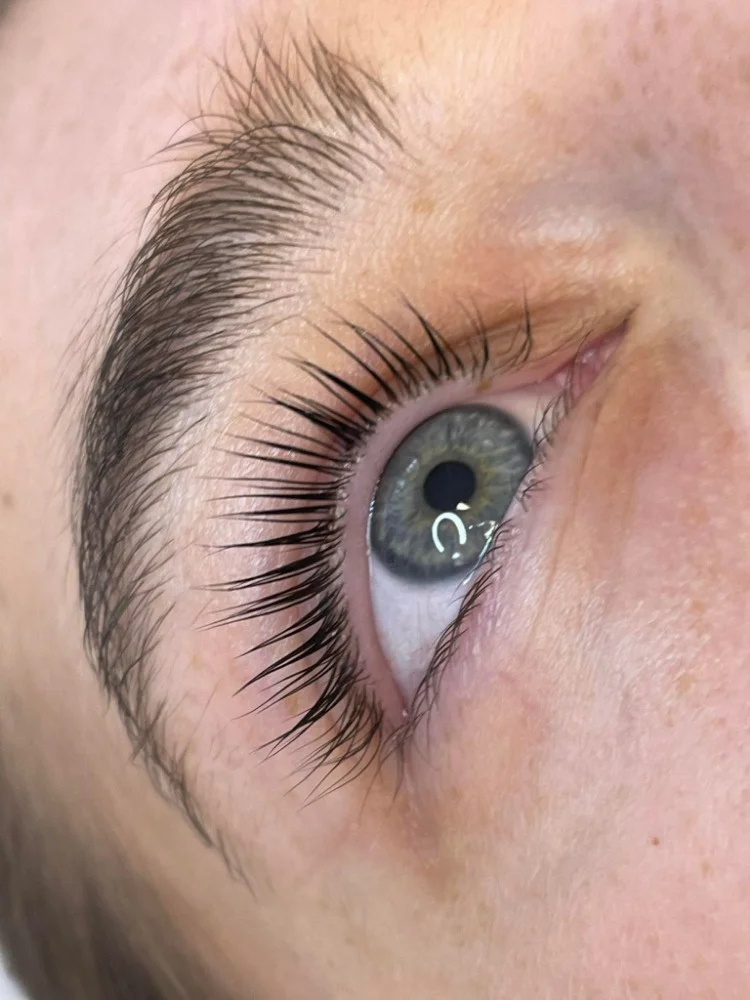 Lash lifting řas nebo laminace obočí vč. barvení