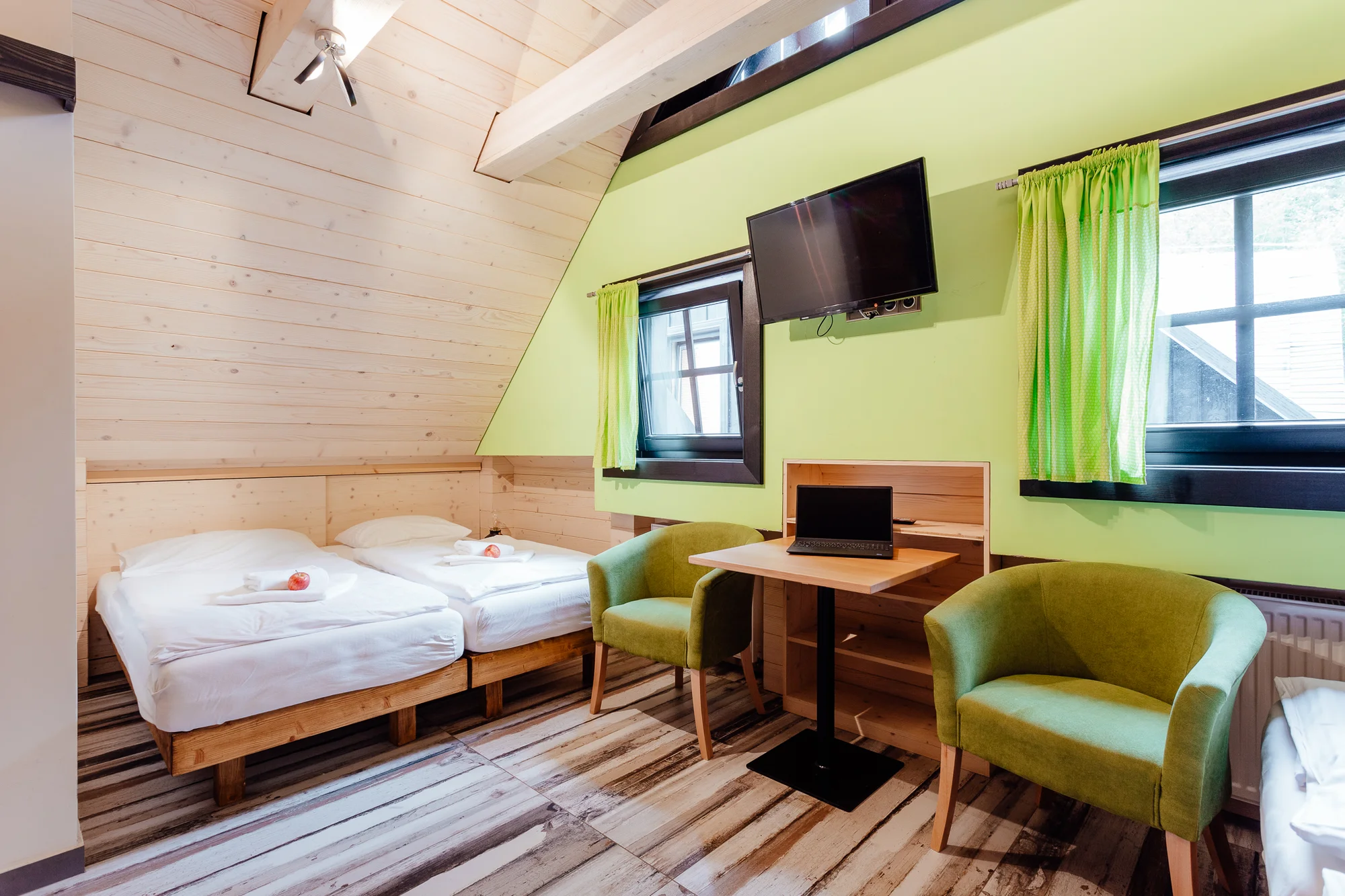 Zážitkový pobyt v tradiční dřevěnici v Malé Fatře s jídlem, wellness i adventure golfem