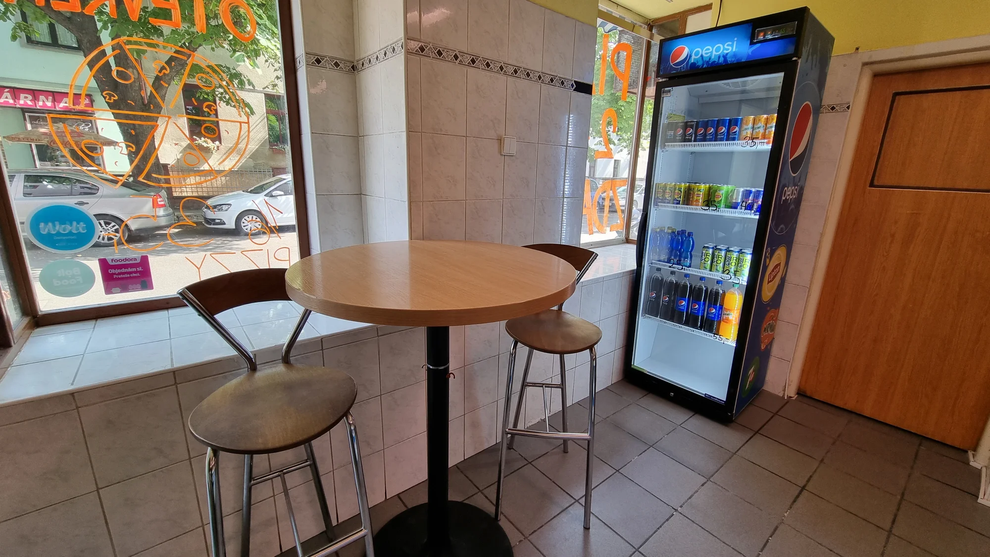 Vymazlený burger nebo pizza dle výběru a nápoj k zaplnění jednoho i dvou vyhládlých a žíznivých žaludků
