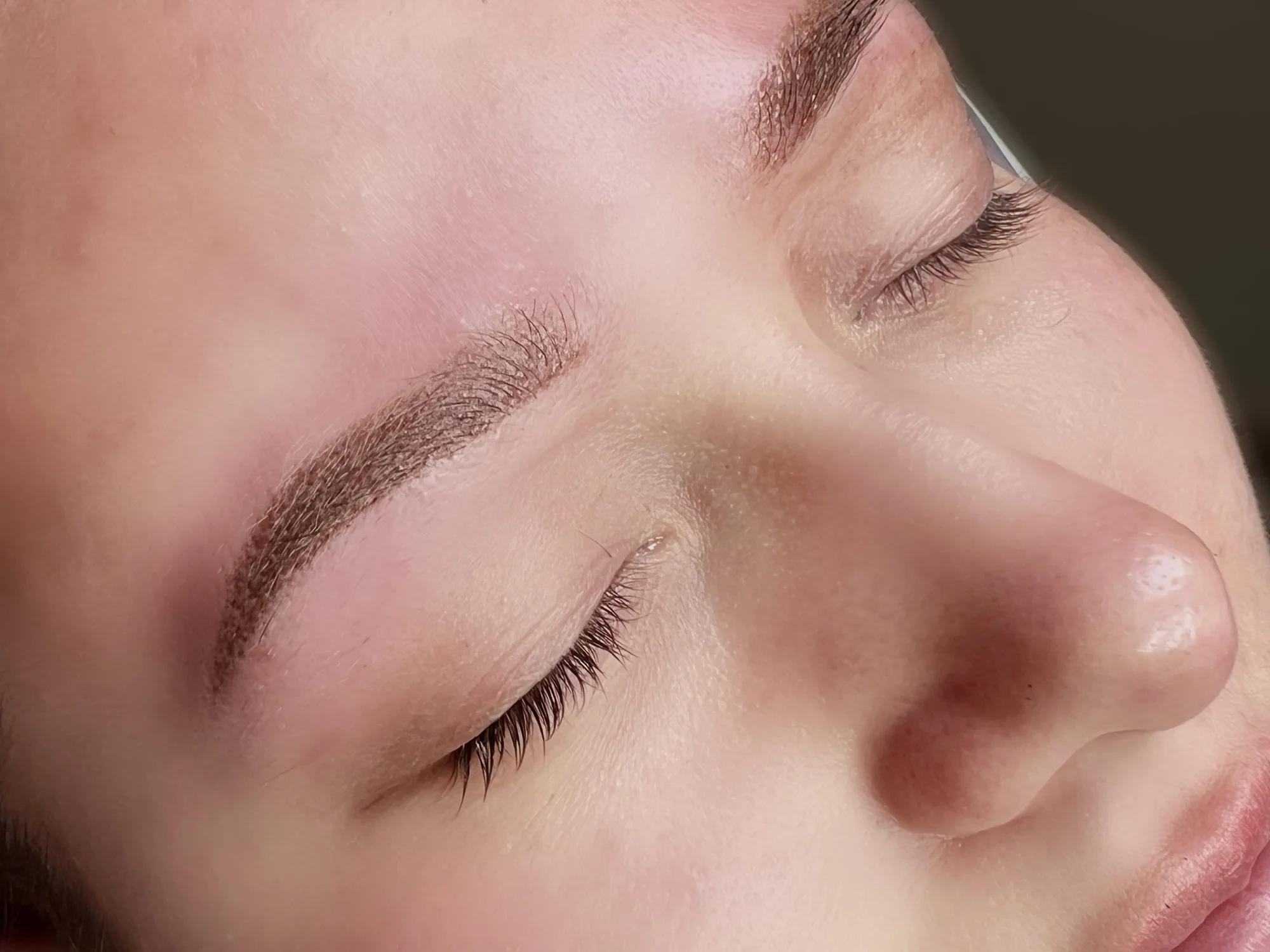 Laminace obočí i permanentní make-up obočí, linek a rtů