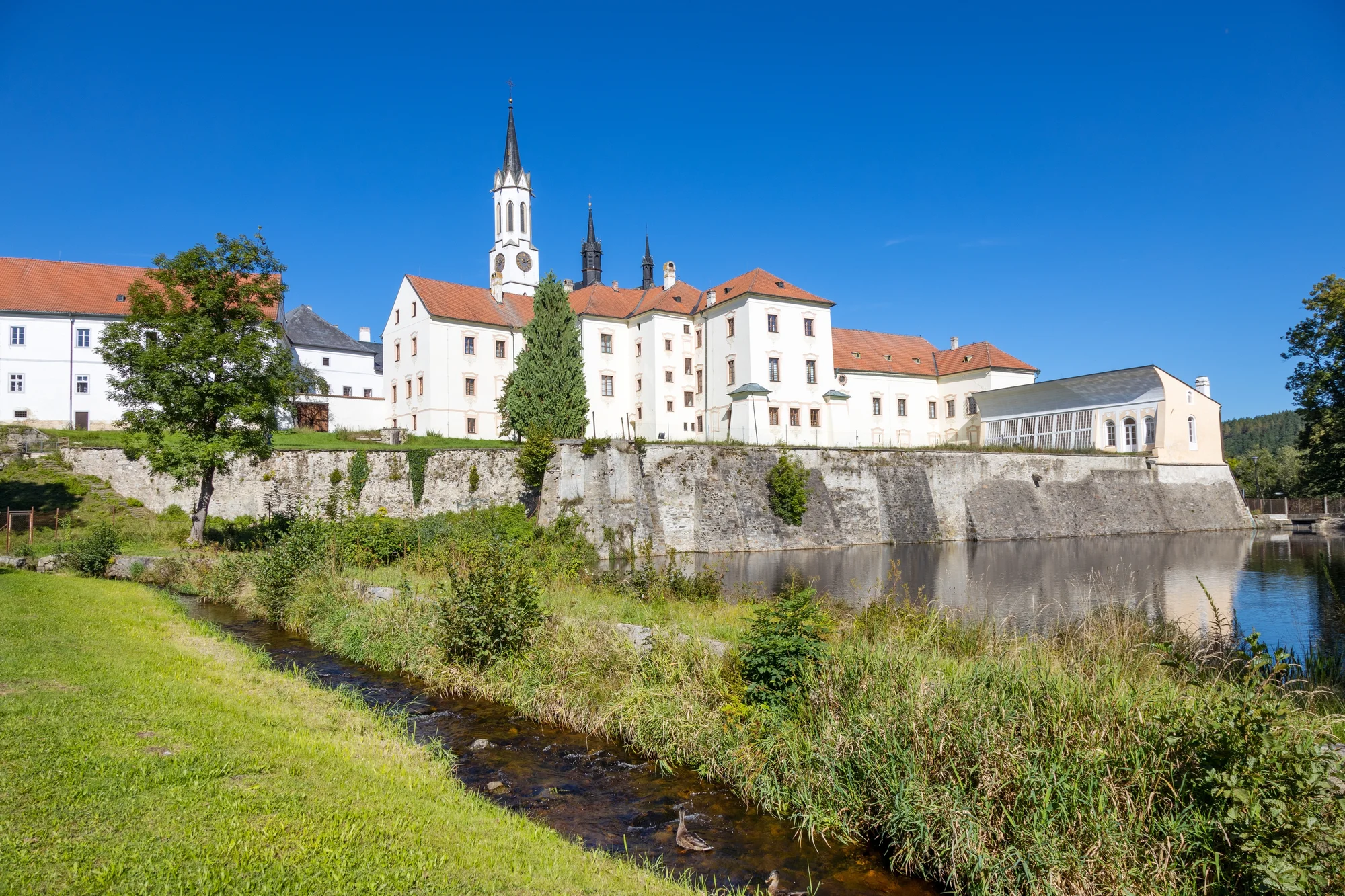 Penzion s půjčovnou raftů: apartmány až pro 7 osob, vč. kuchyně a zahrady s ohništěm, 9 km od Lipna
