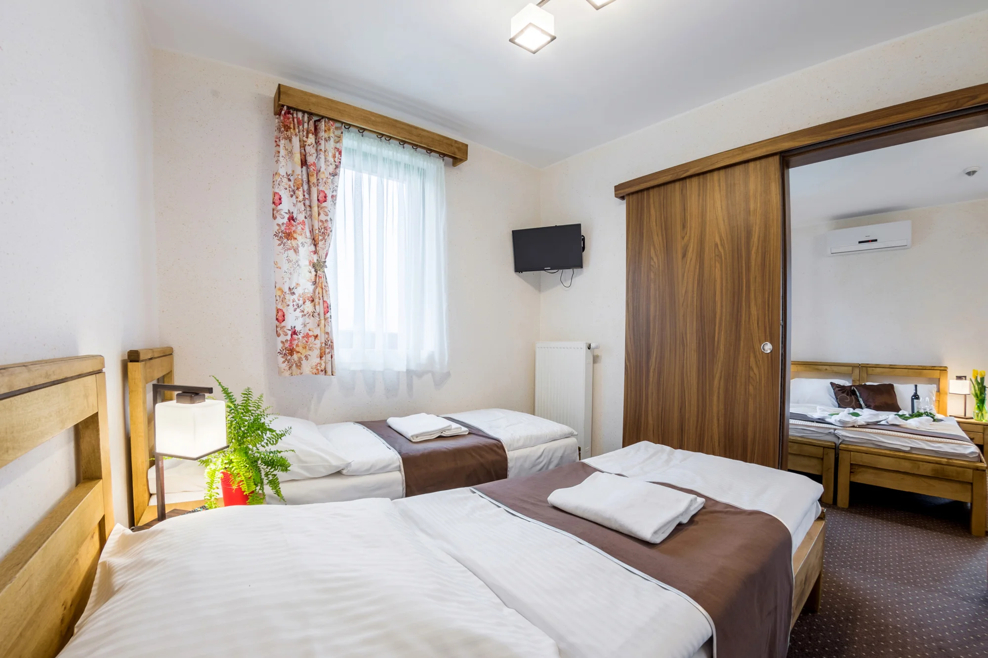 Pobyt v polské Ustroni: pokoj s výhledem na hory nebo apartmán, snídaně či polopenze, wellness i privátně