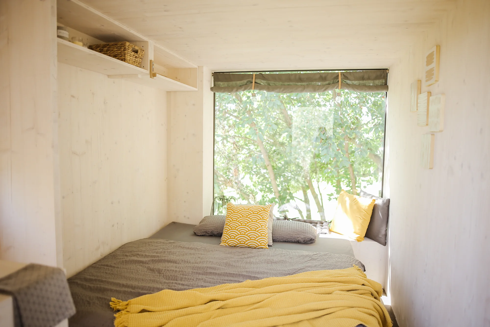 Glamping: minimalistický posed pro dvě osoby, solární sprcha, gril a vyhřívaný sud