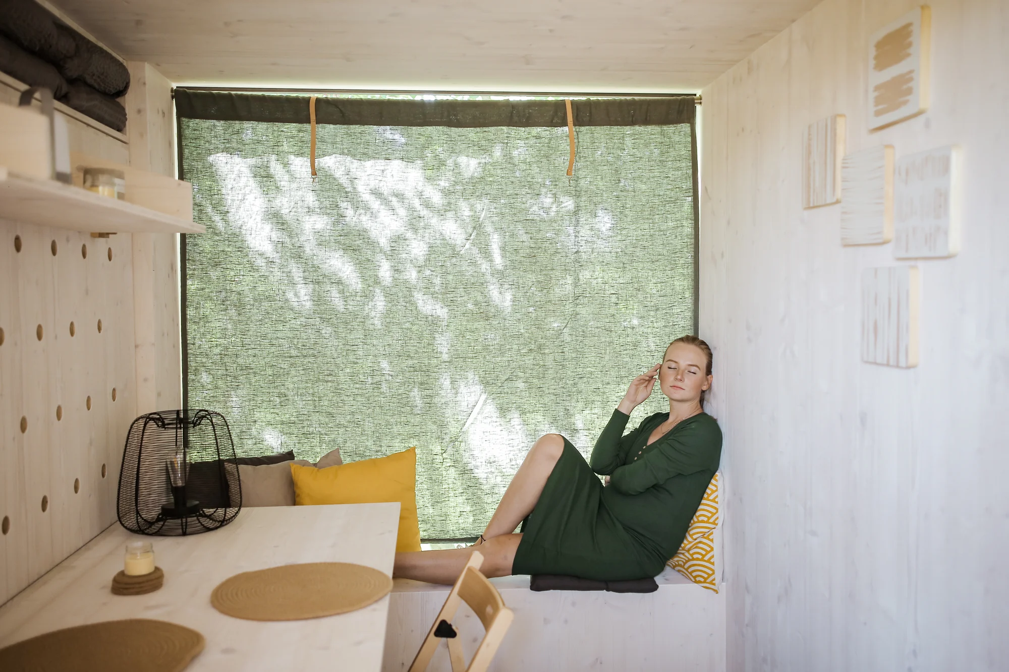 Glamping: minimalistický posed pro dvě osoby, solární sprcha, gril a vyhřívaný sud