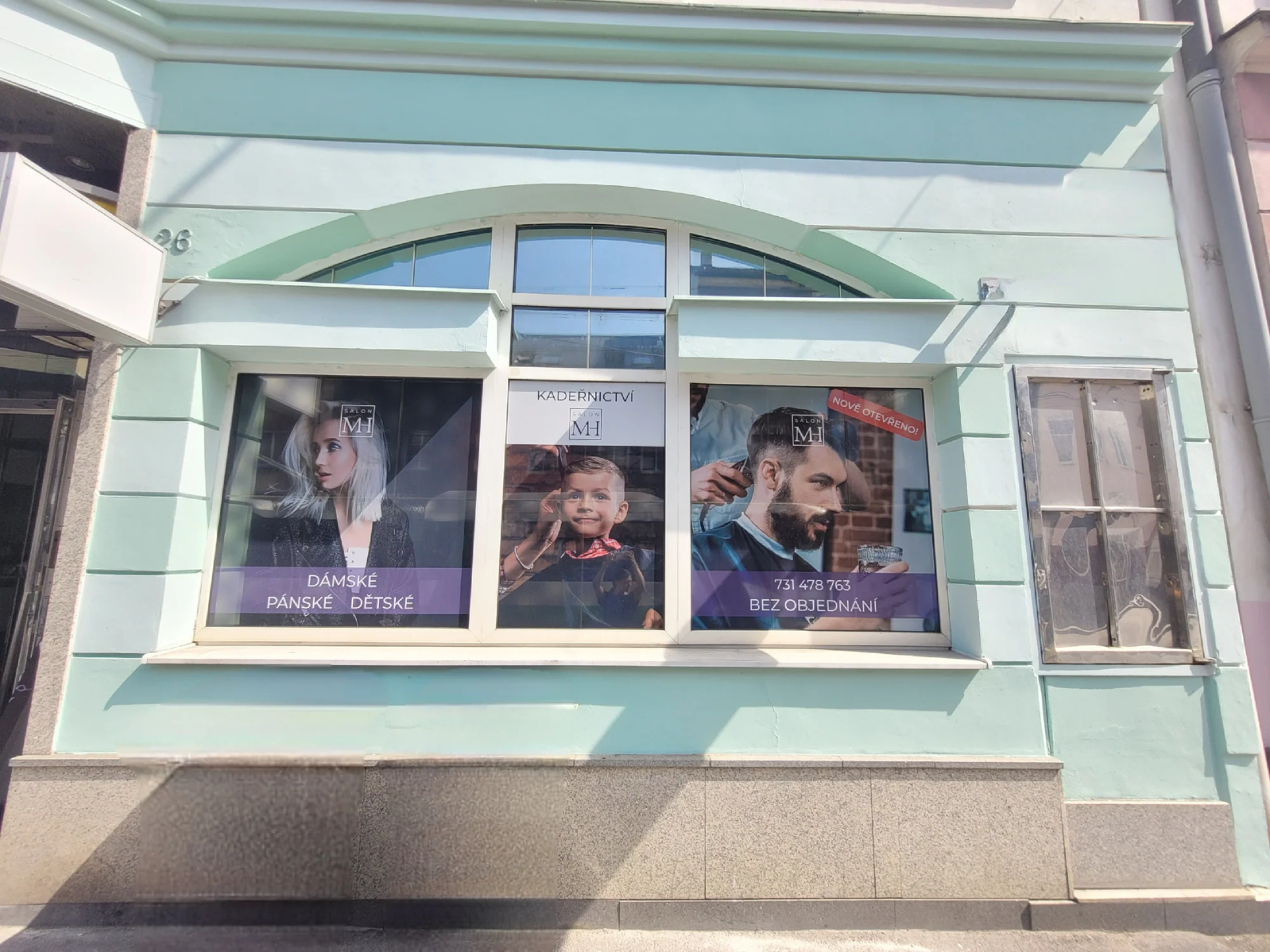 Dámský střih s mytím a stylingem pro všechny délky vlasů, na výběr i barvení či melír