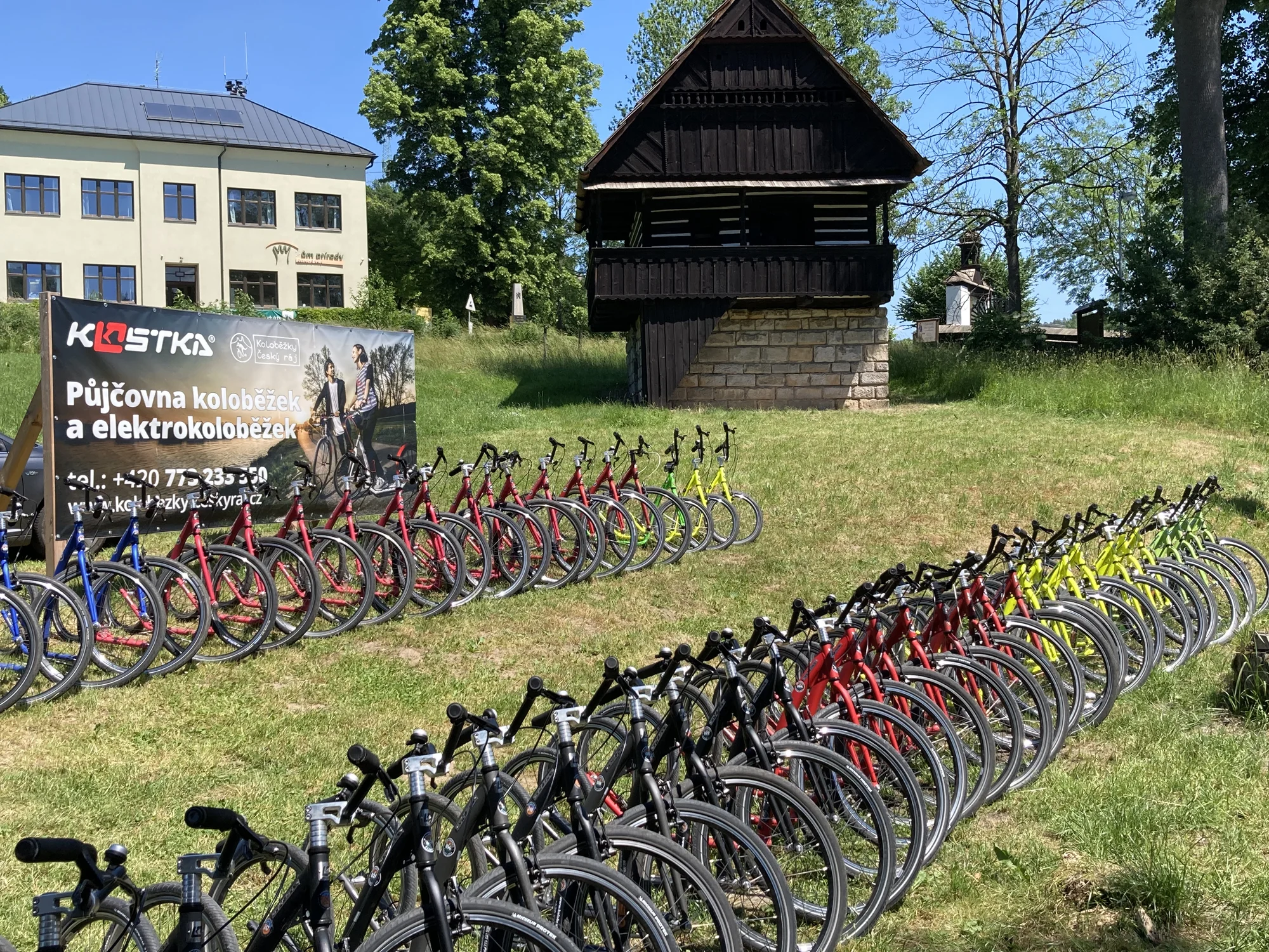 Na koloběžce z Kopaniny na Malou Skálu: skvělý výlet pro rodinu i partu přátel