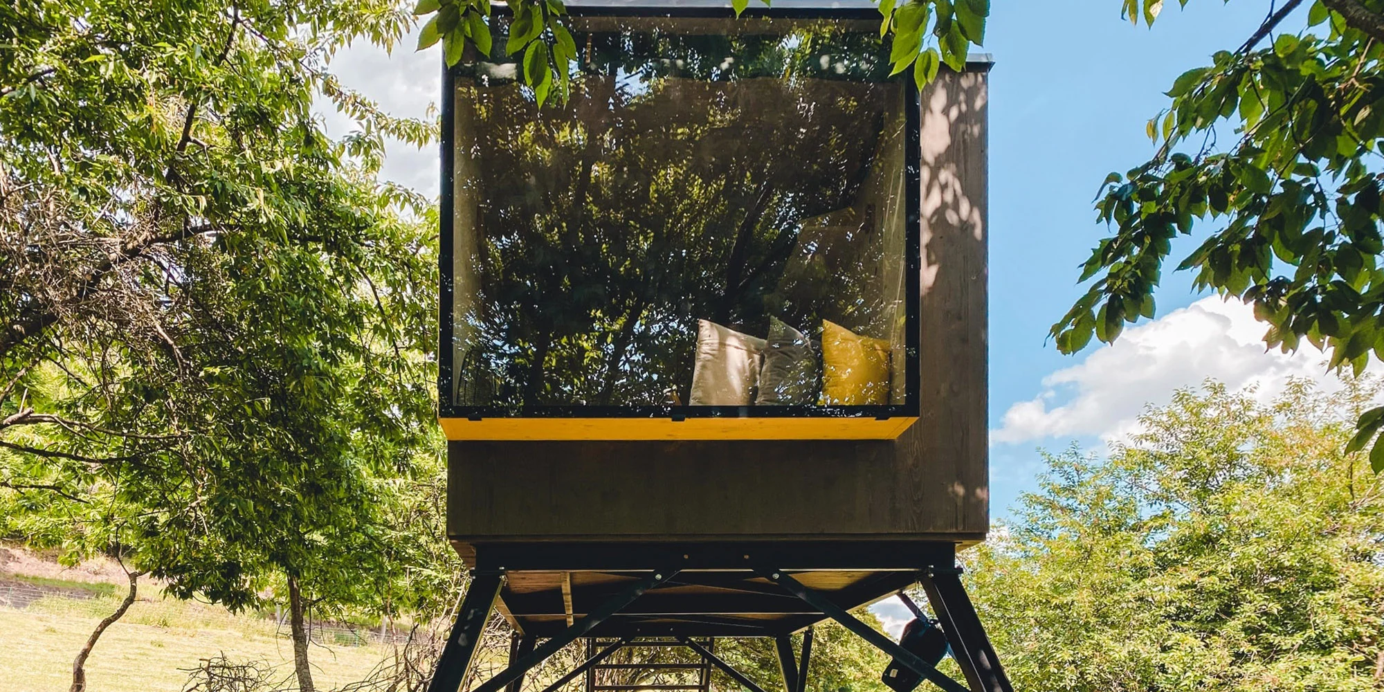 Glamping: minimalistický posed pro dvě osoby, solární sprcha, gril a vyhřívaný sud