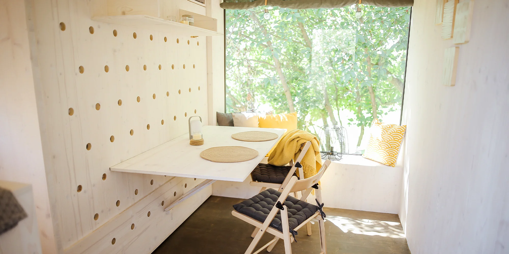 Glamping: minimalistický posed pro dvě osoby, solární sprcha, gril a vyhřívaný sud