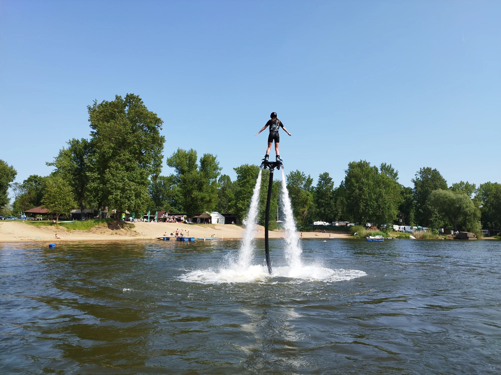 Tryskový let nad vodou: junior flyboard pro děti ve věku 12–15 let