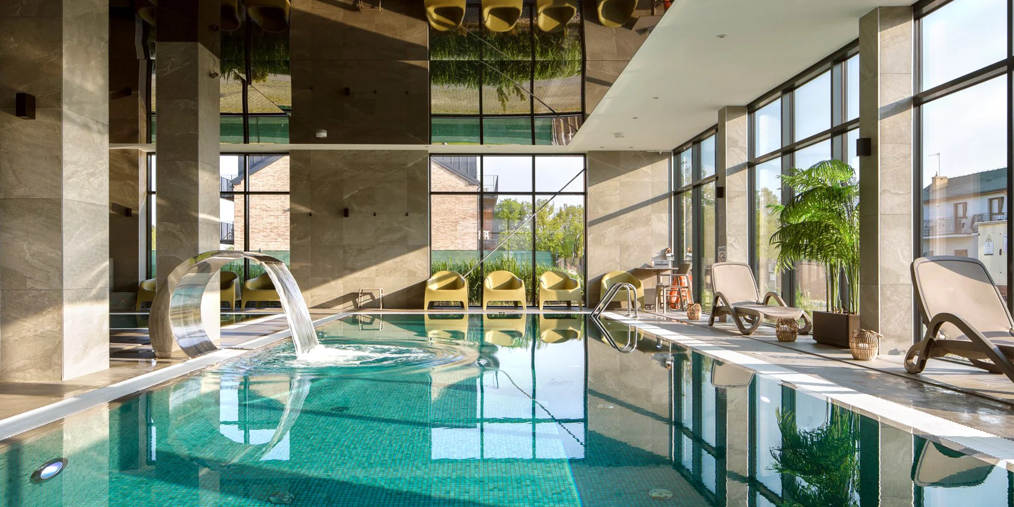 Dovolená u Baltu pro páry i rodiny: moderní resort s wellness, bazénem a jídlem, 5 min. od pláže