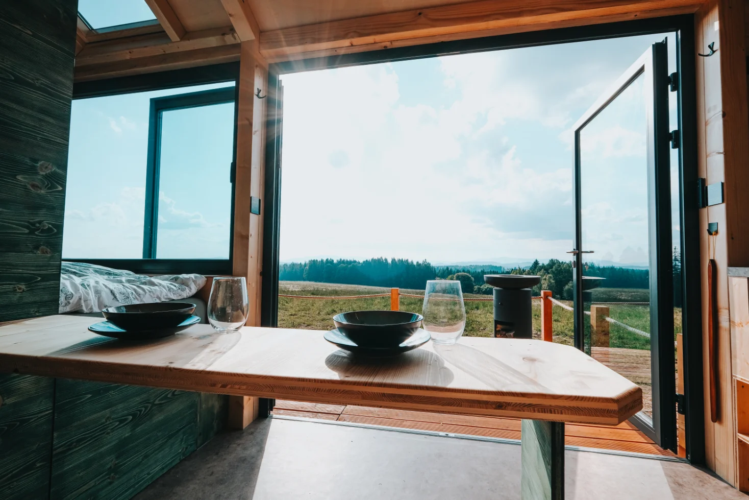 Schovejte se před ruchem měst: krásný tiny house na samotě nedaleko Lipna