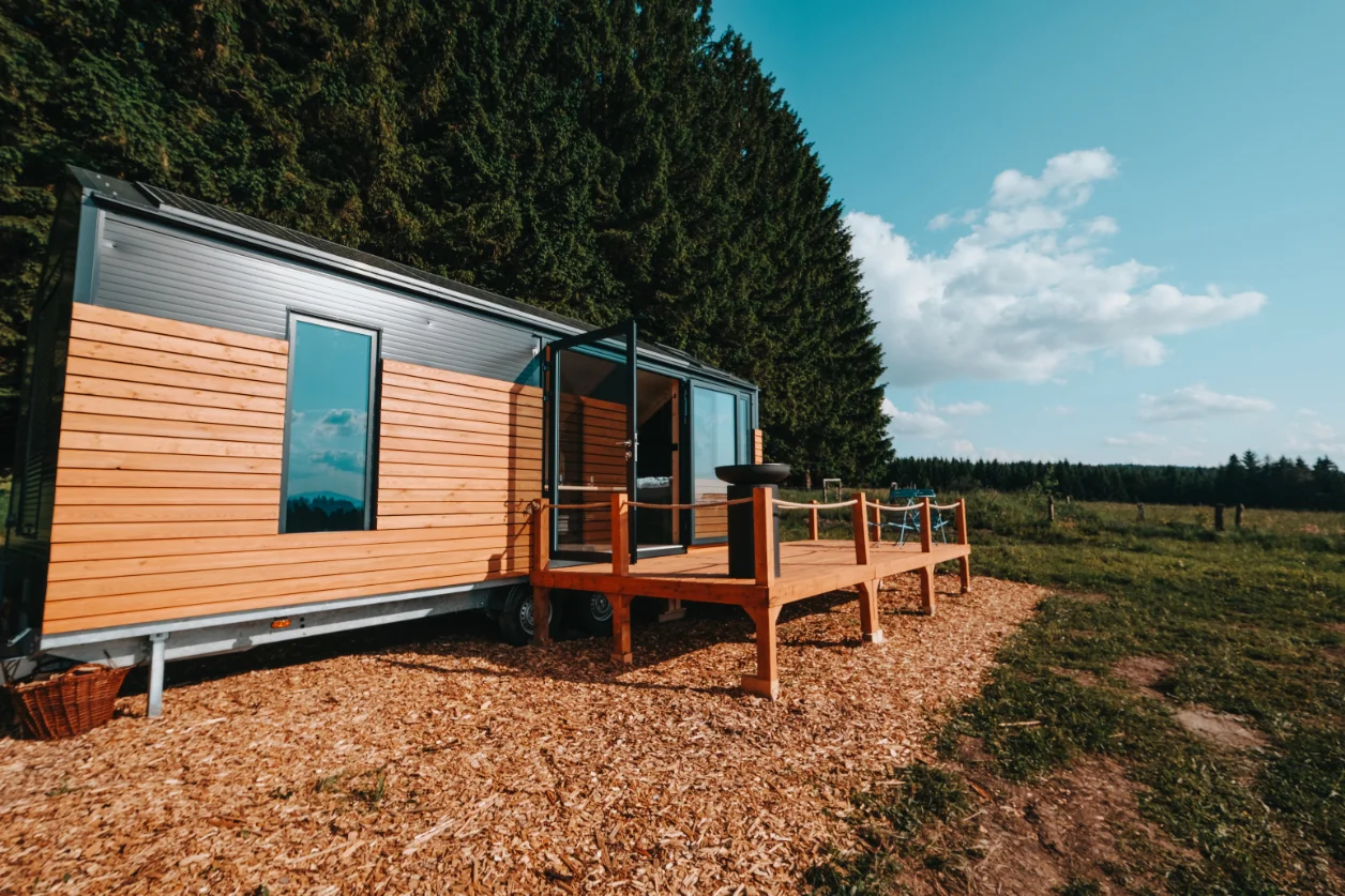 Schovejte se před ruchem měst: krásný tiny house na samotě nedaleko Lipna