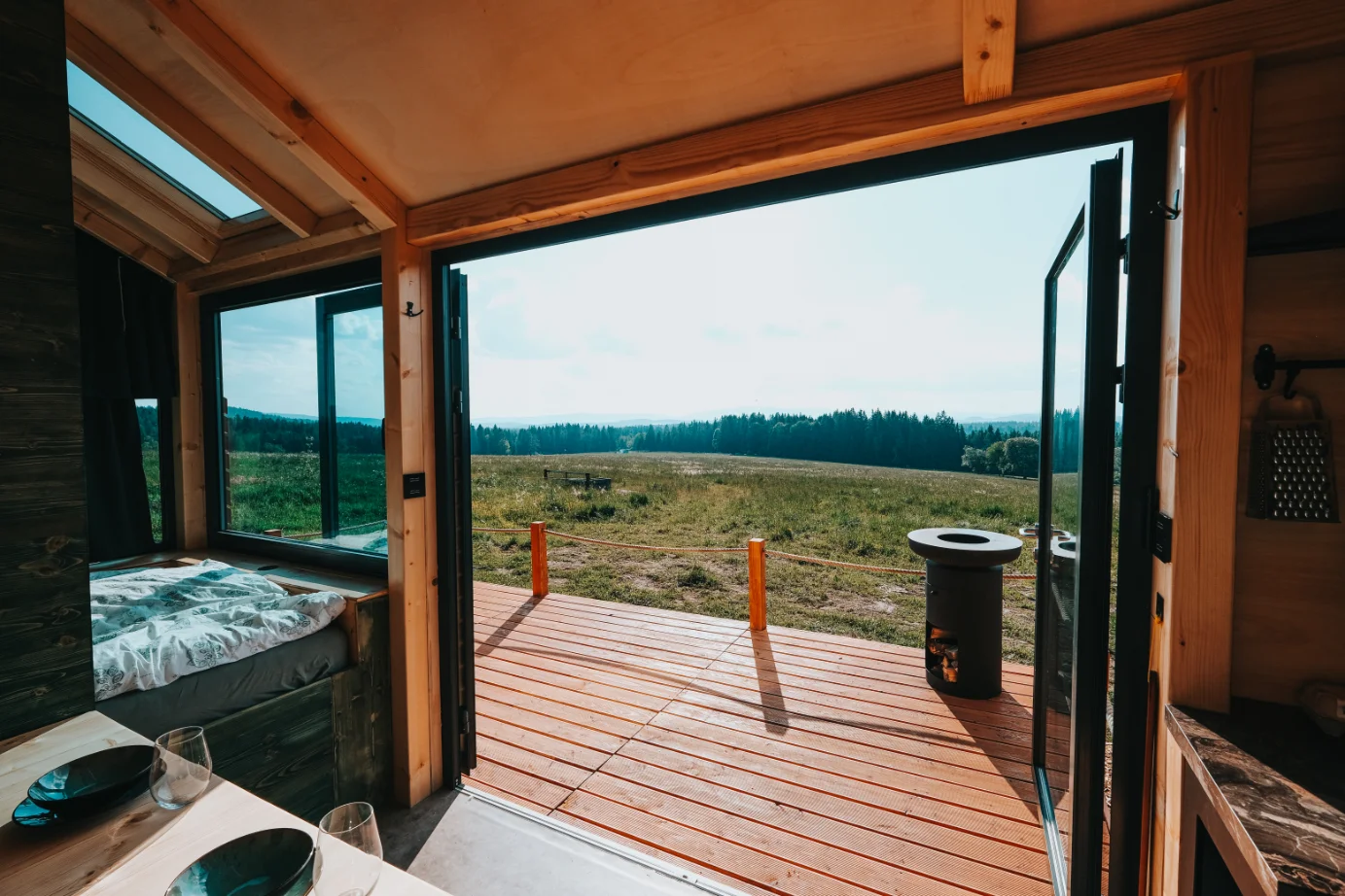 Schovejte se před ruchem měst: krásný tiny house na samotě nedaleko Lipna