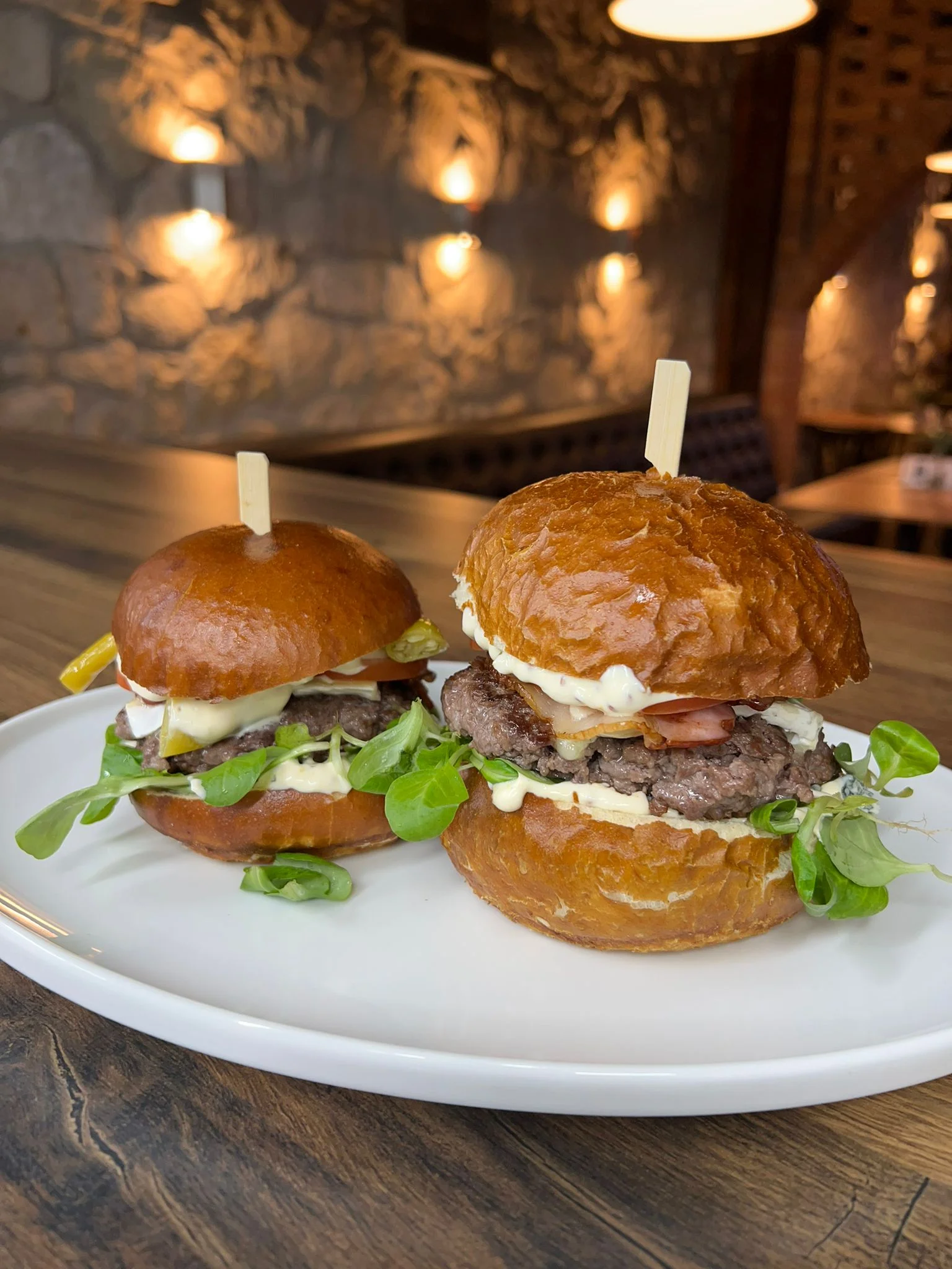 Otevřené vouchery do Daniel's Pub & Burger: 250 až 1000 Kč na burgery, pizzu, tortily i nápoje