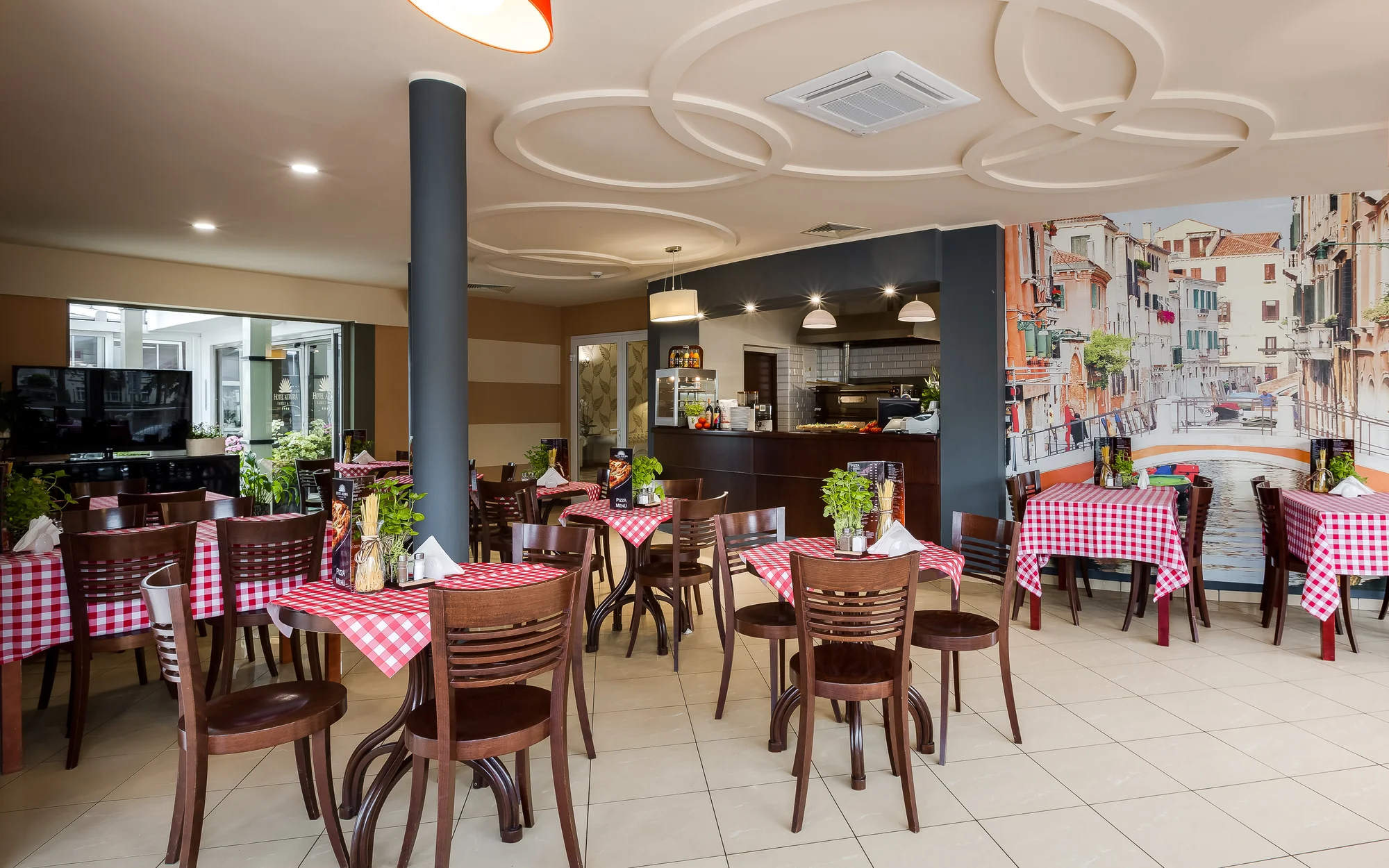 Międzyzdroje: hotel u pláže, neomezeně wellness, polopenze a ráj pro děti