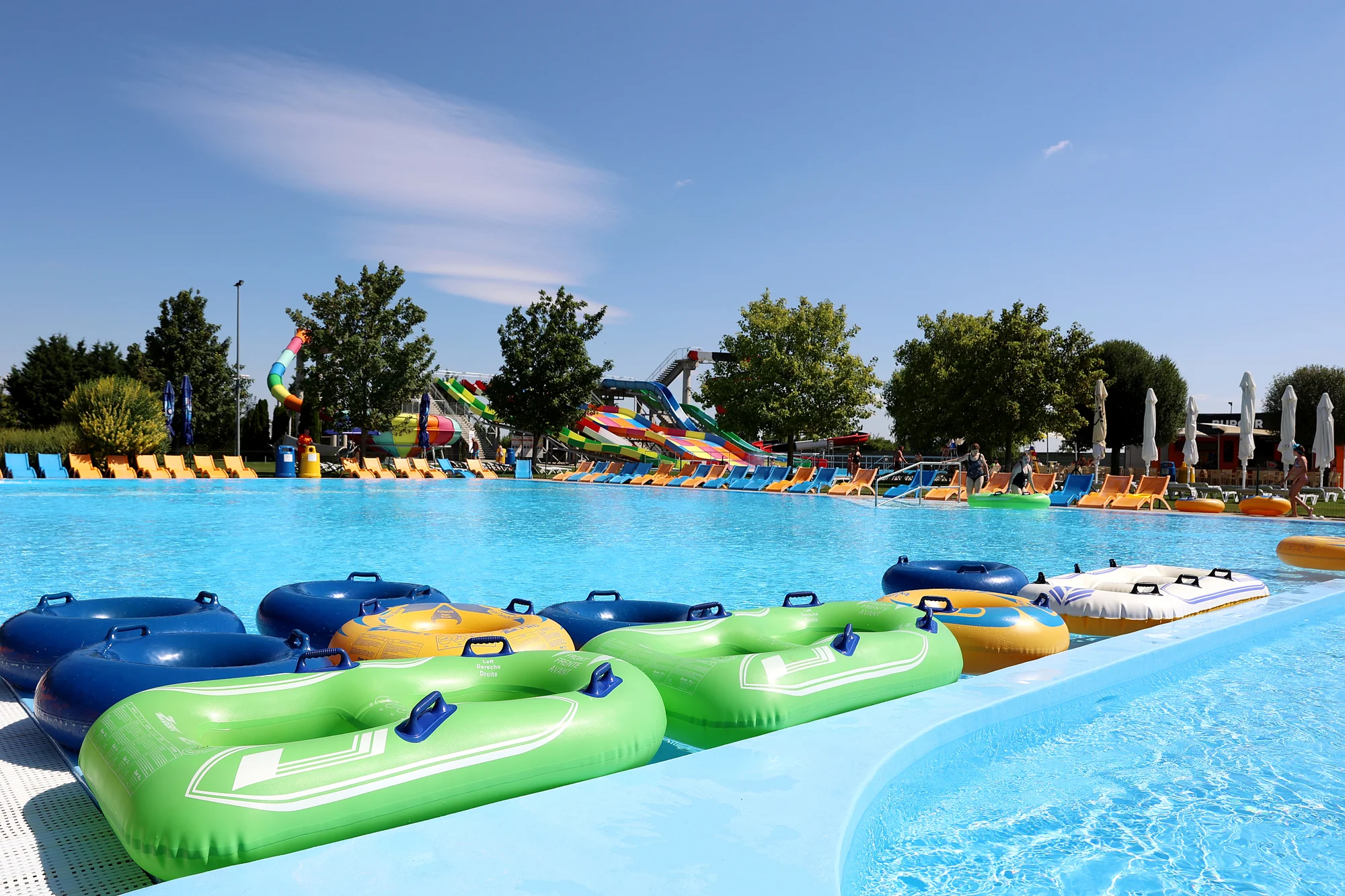 Celodenní vstup do Aquaparku Senec a 100 Kč v kreditech zpět: 7 bazénů, tobogány a skluzavky