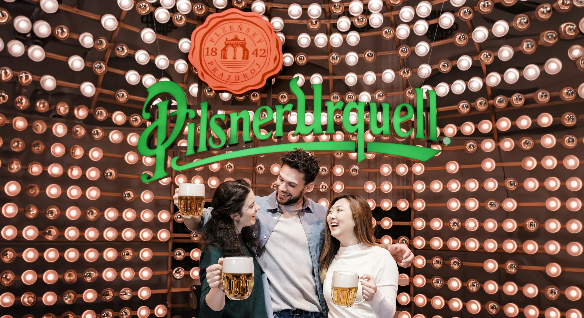 Zažijte příběh piva všemi smysly: interaktivní expozice Pilsner Urquell Experience v Praze