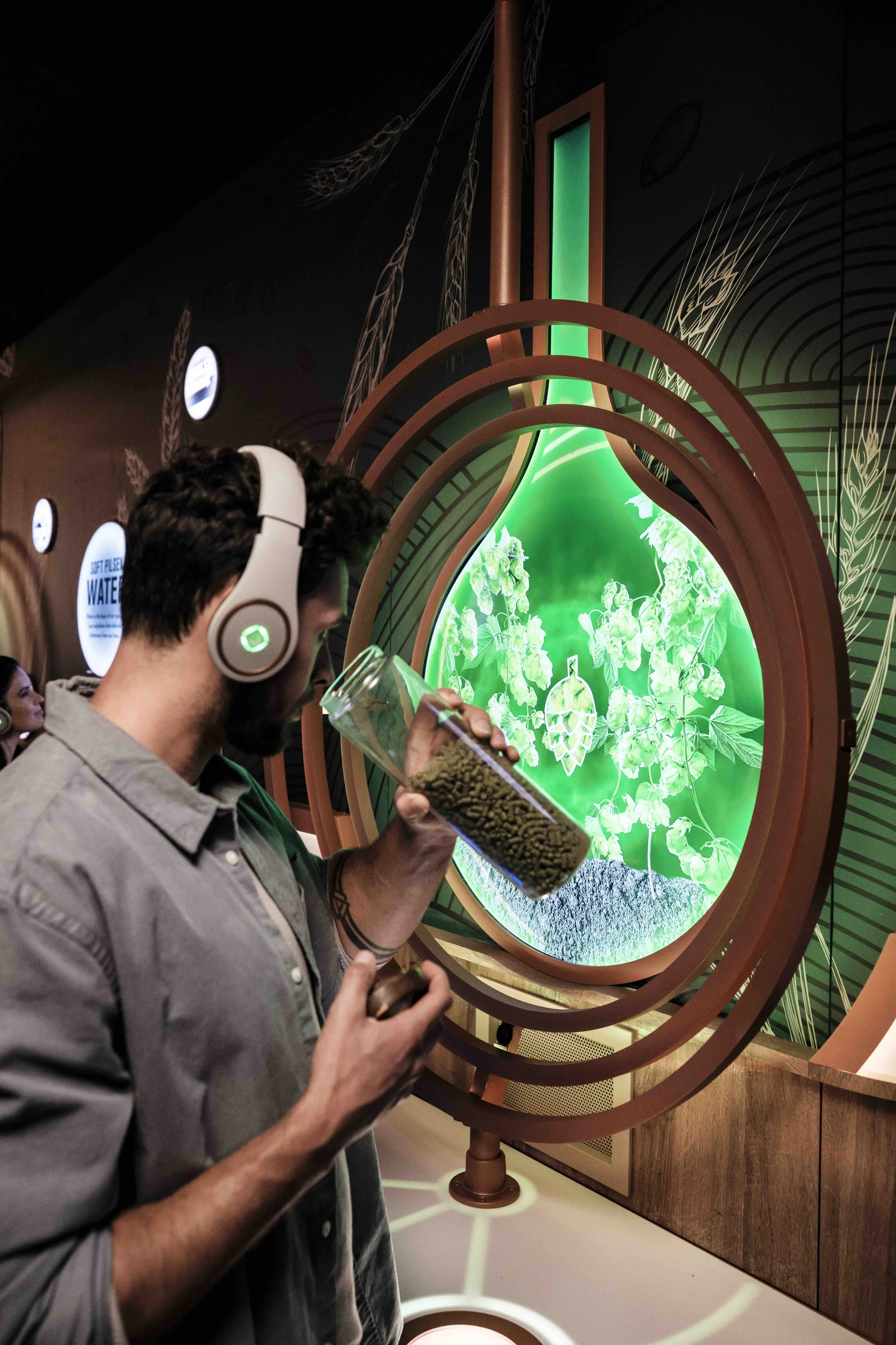 Zažijte příběh piva všemi smysly: interaktivní expozice Pilsner Urquell Experience v Praze