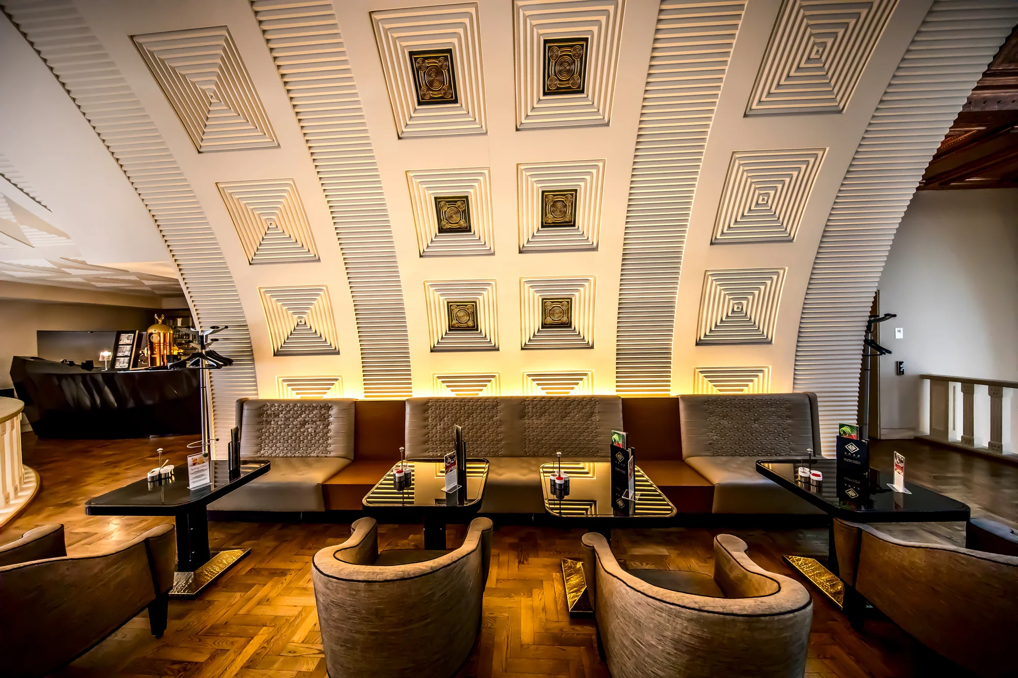 Relax v centru Budapešti: Continental Hotel se snídaněmi a neomezeným wellness