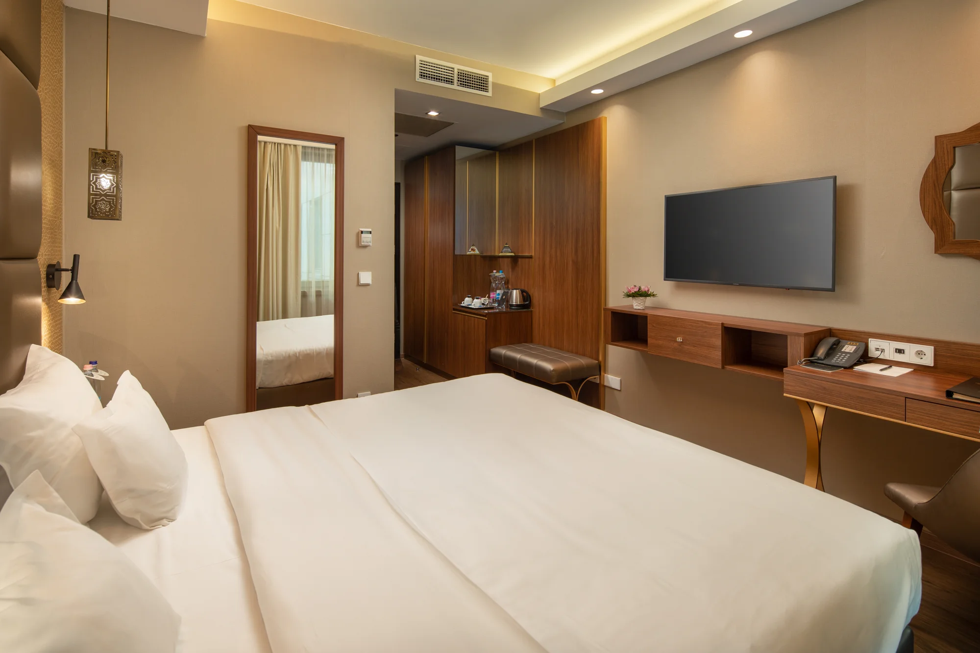Relax v centru Budapešti: Continental Hotel se snídaněmi a neomezeným wellness