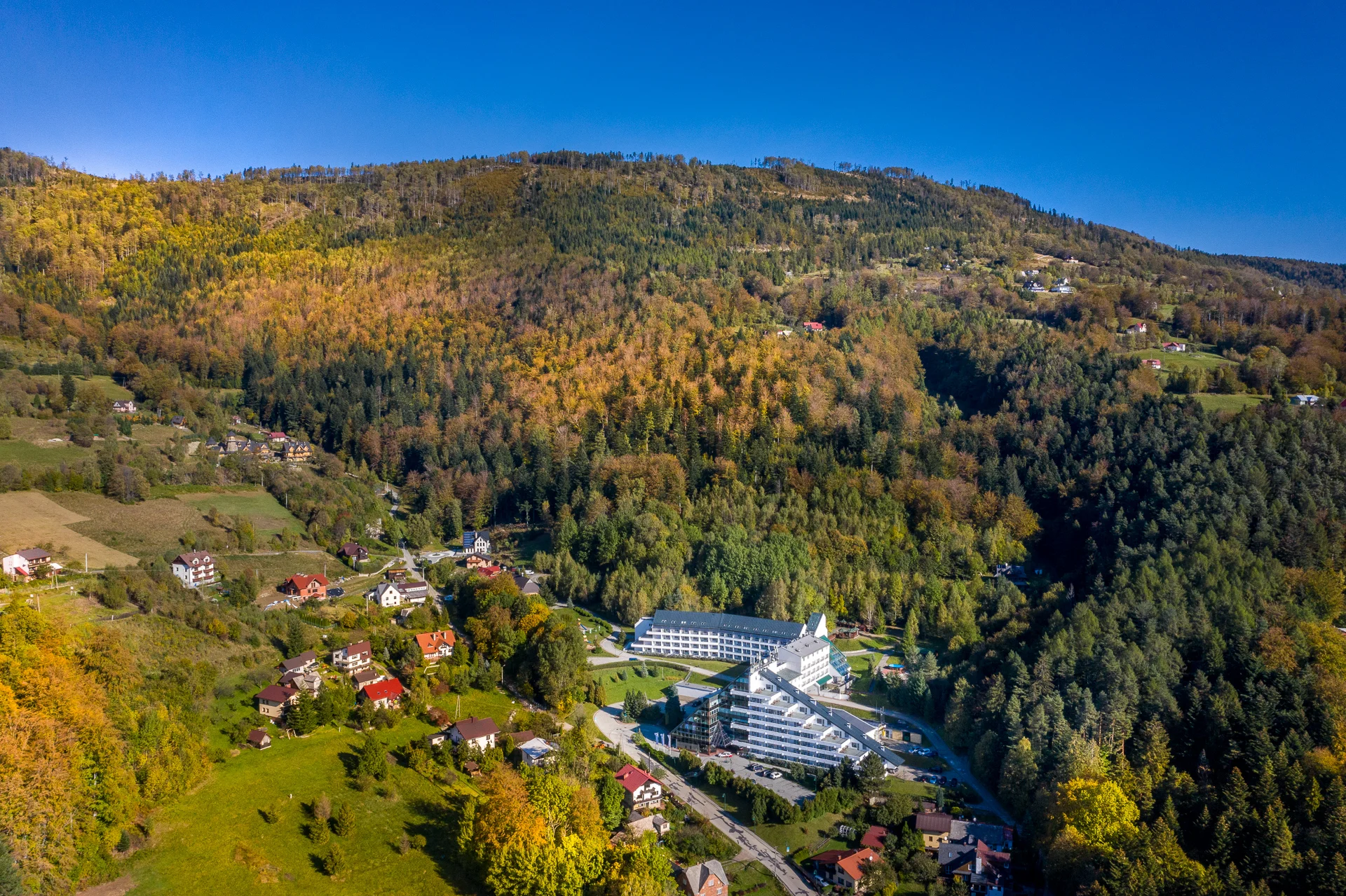 Rodinná dovolená v polských Beskydech: horský hotel s jídlem, wellness a venkovním bazénem
