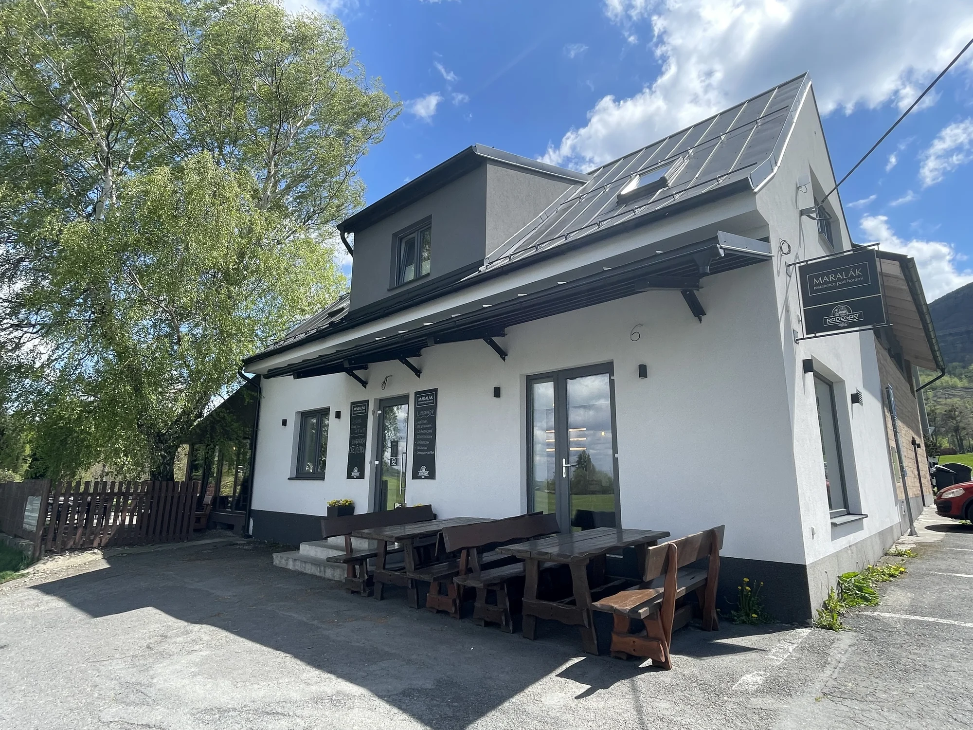 Designový hotel v Beskydech: apartmán s vířivkou, vyhlášená kuchyně, polopenze