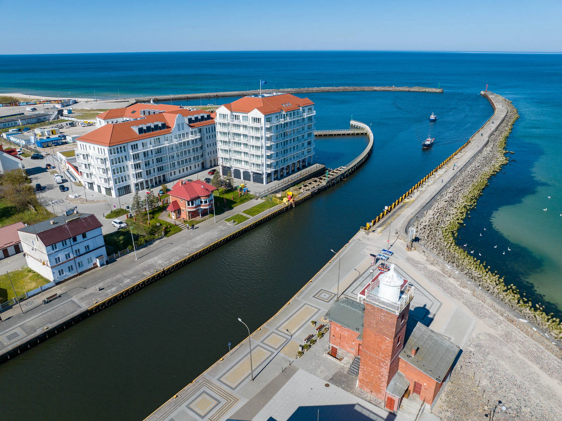Moderní apartmány přímo u Baltského moře pro pár i rodinu: snídaně i wellness