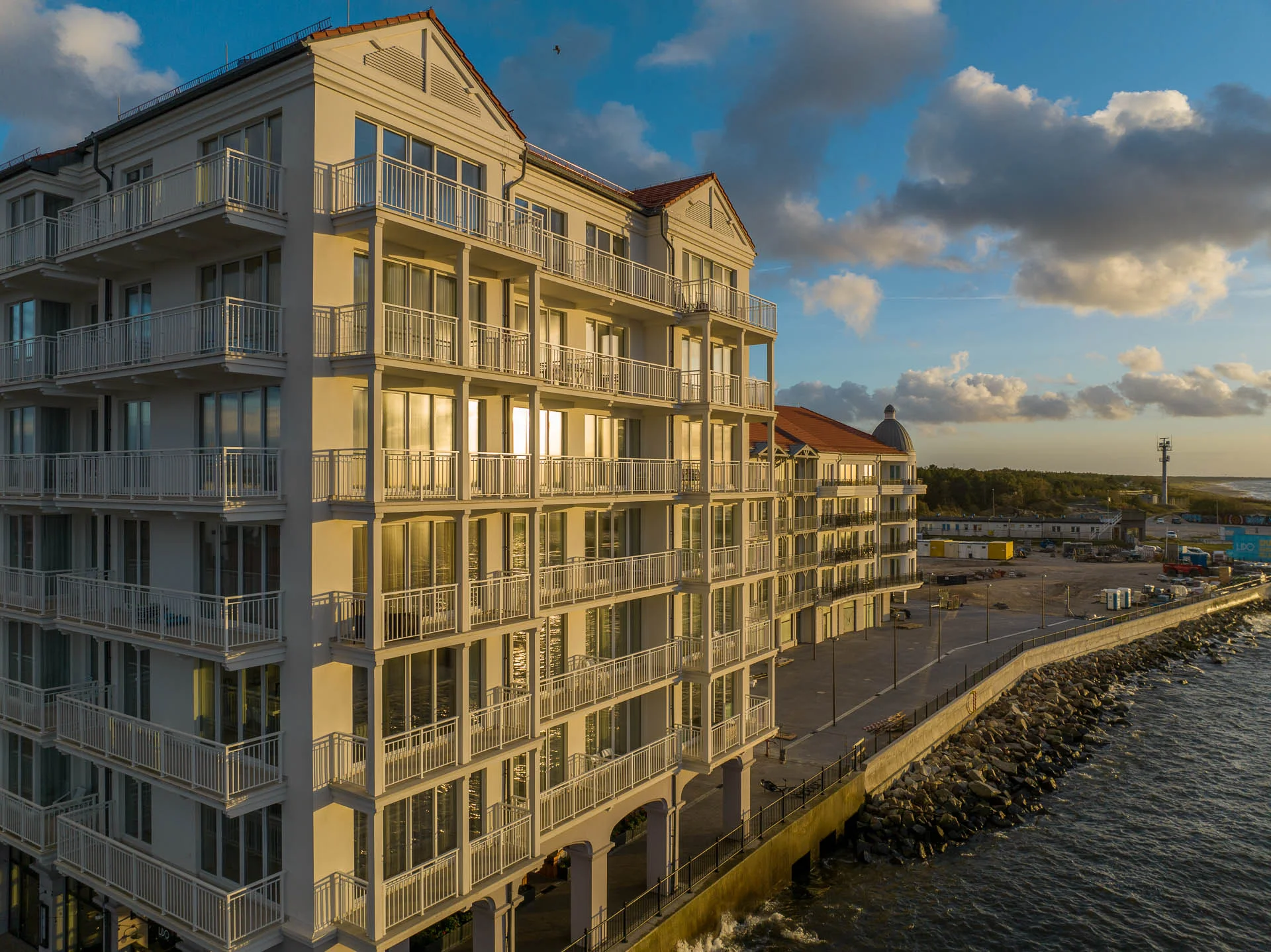 Moderní apartmány přímo u Baltského moře pro pár i rodinu: snídaně i wellness