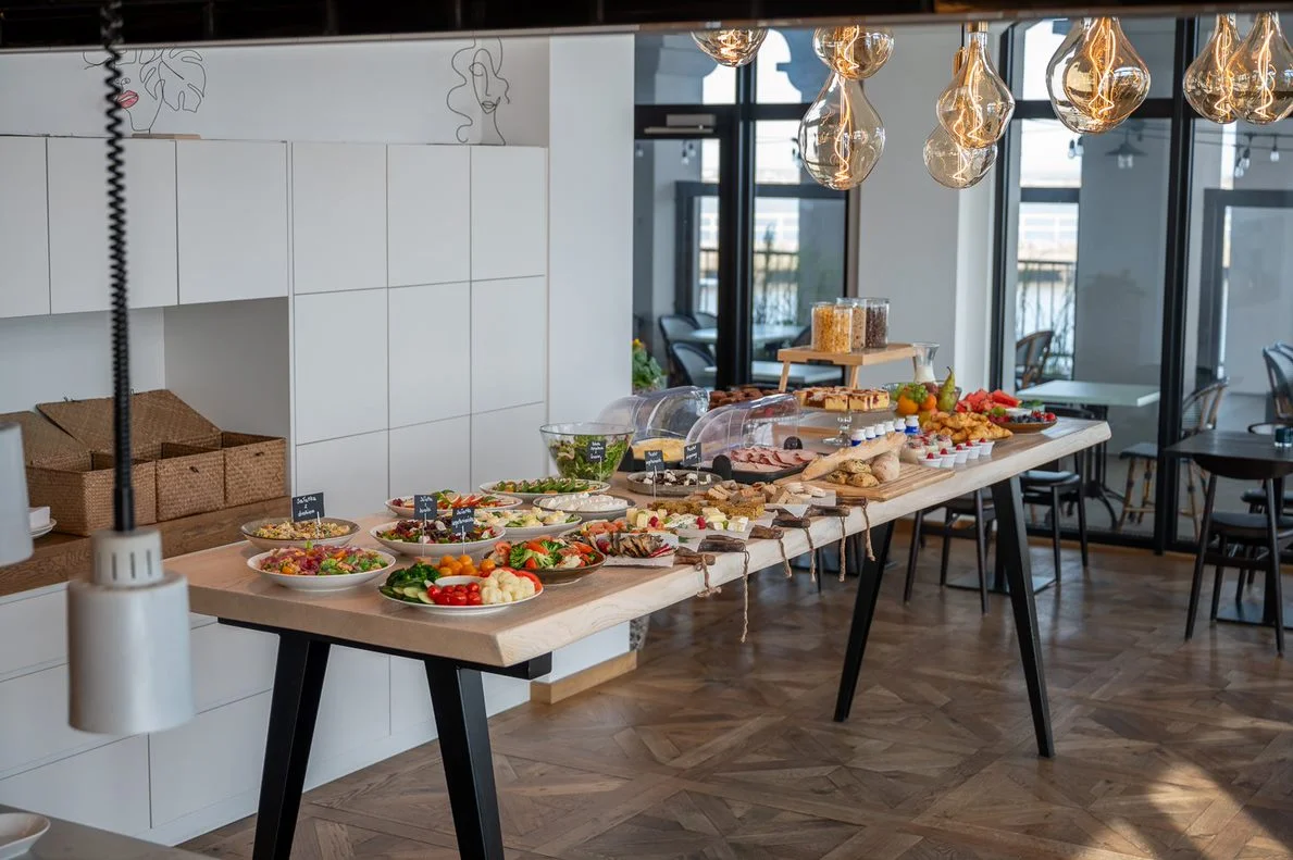 Moderní apartmány přímo u Baltského moře pro pár i rodinu: snídaně i wellness