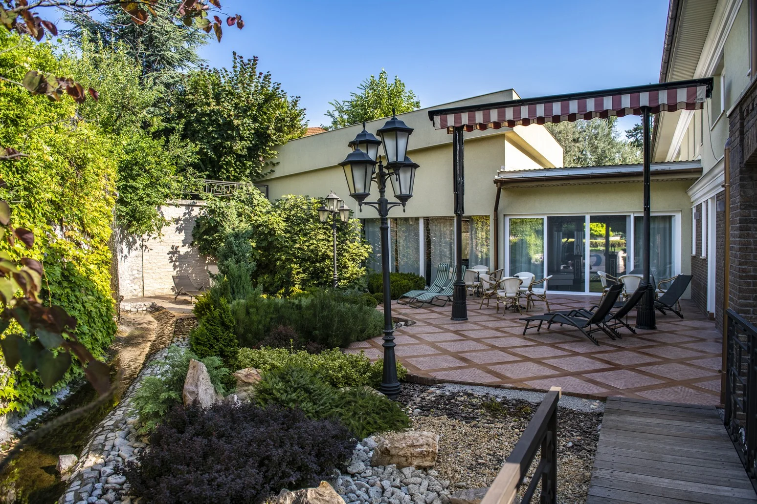 Adult friendly hotel v historickém centru města Eger: snídaně či polopenze, neomezeným wellness, bazén