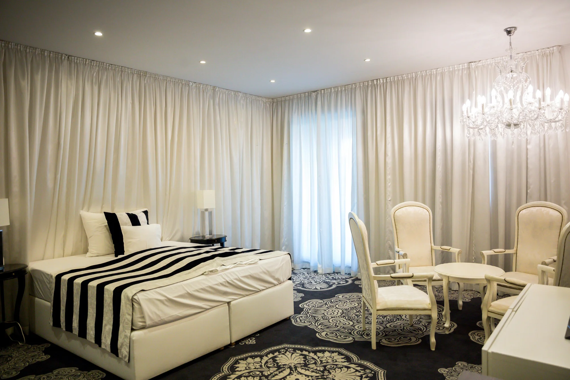 Adult friendly hotel v historickém centru města Eger: snídaně či polopenze, neomezeným wellness, bazén